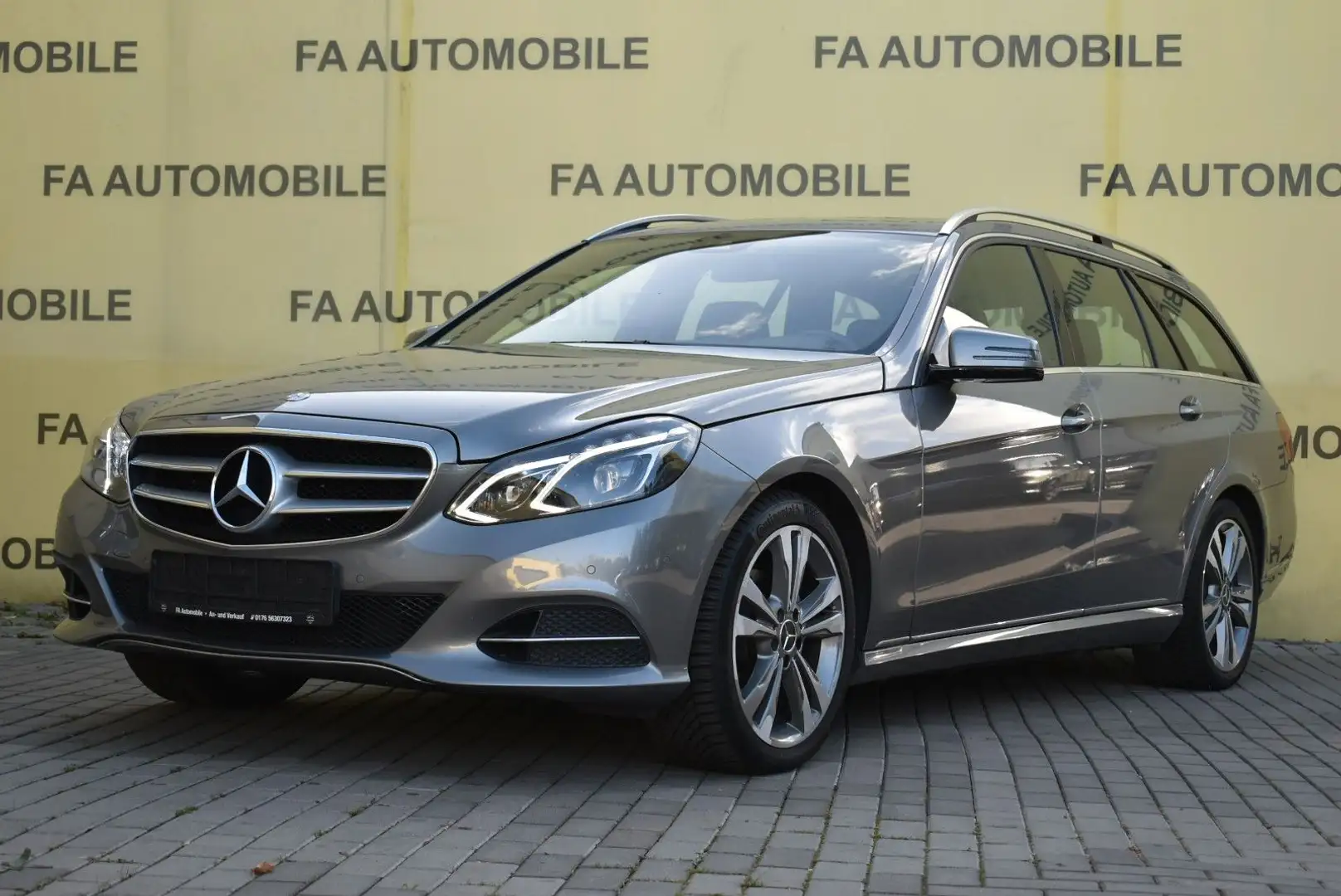 Mercedes-Benz E 200 CDI T BE/Leder/NAVI/LED/SHZ/PDC/ALU/ Silber - 1