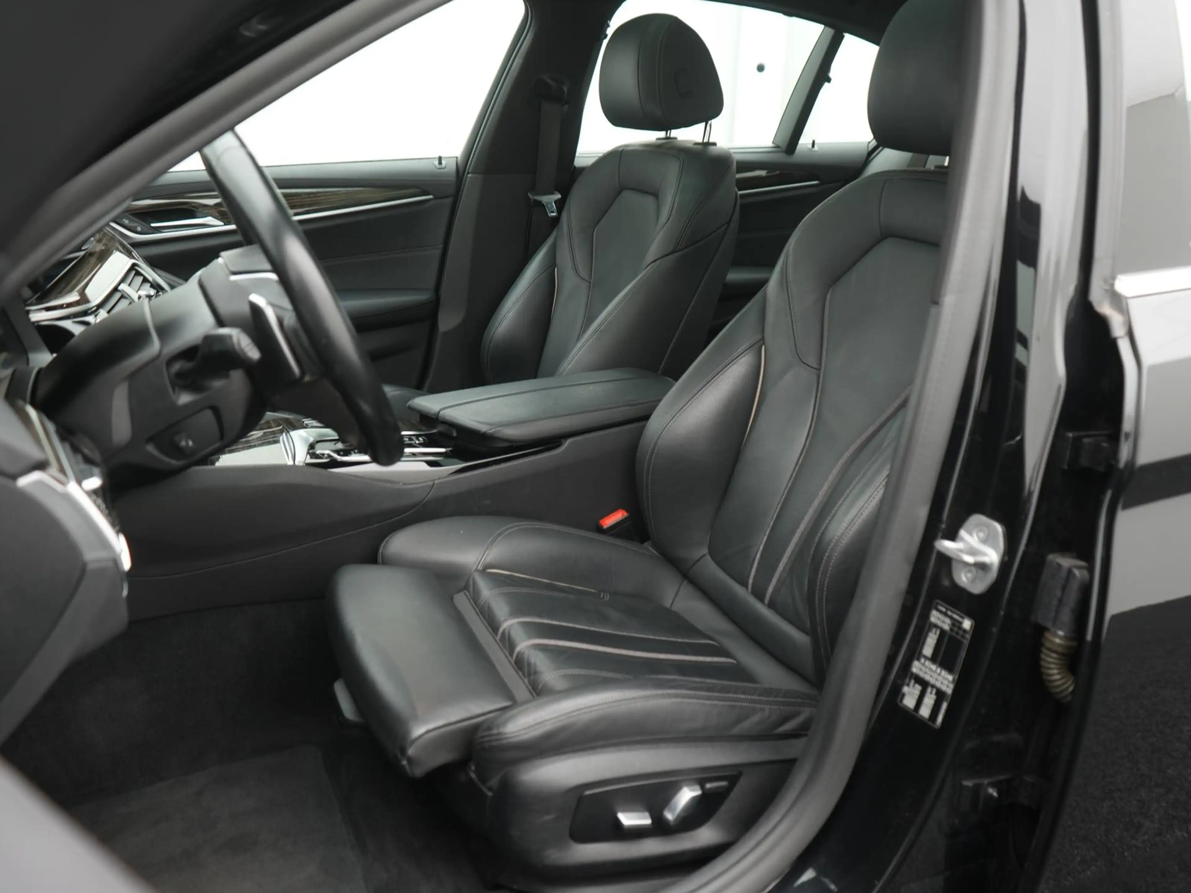 BMW 530 d Luxury Line,LASER,HUD,ACC,360°,PANO,TOTW — photo 6