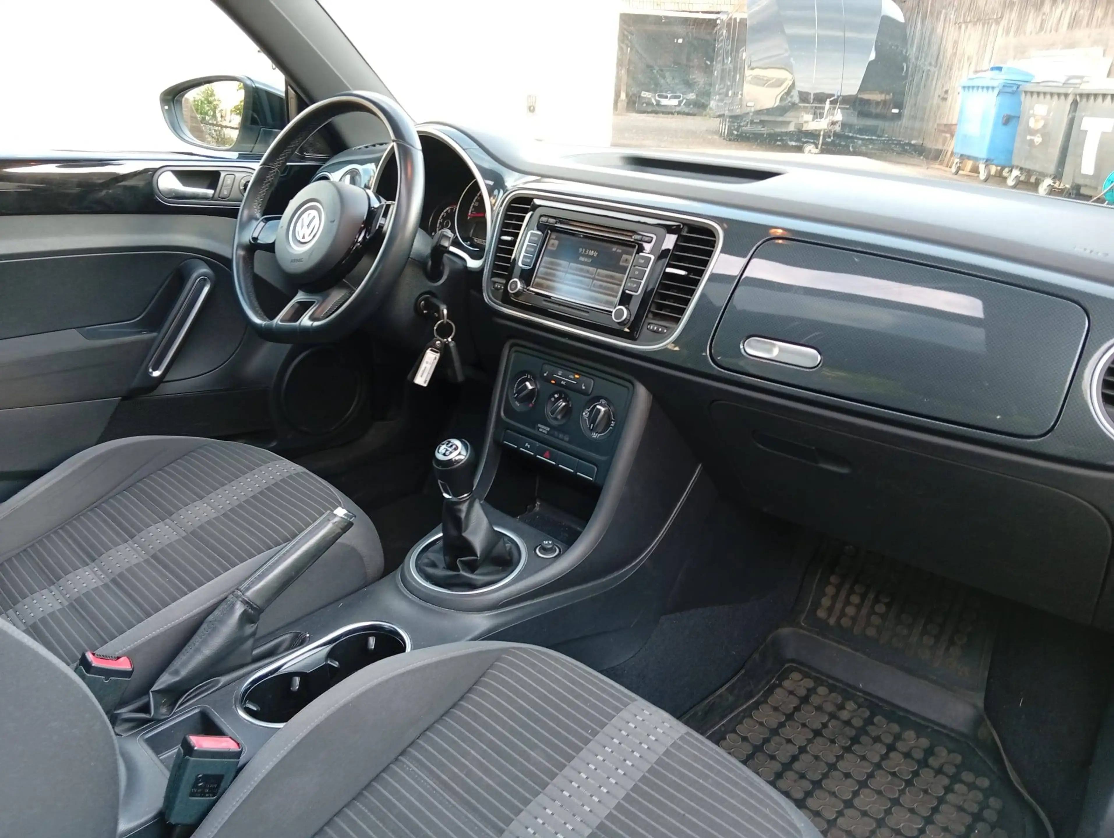 Volkswagen Beetle Sport — photo 12
