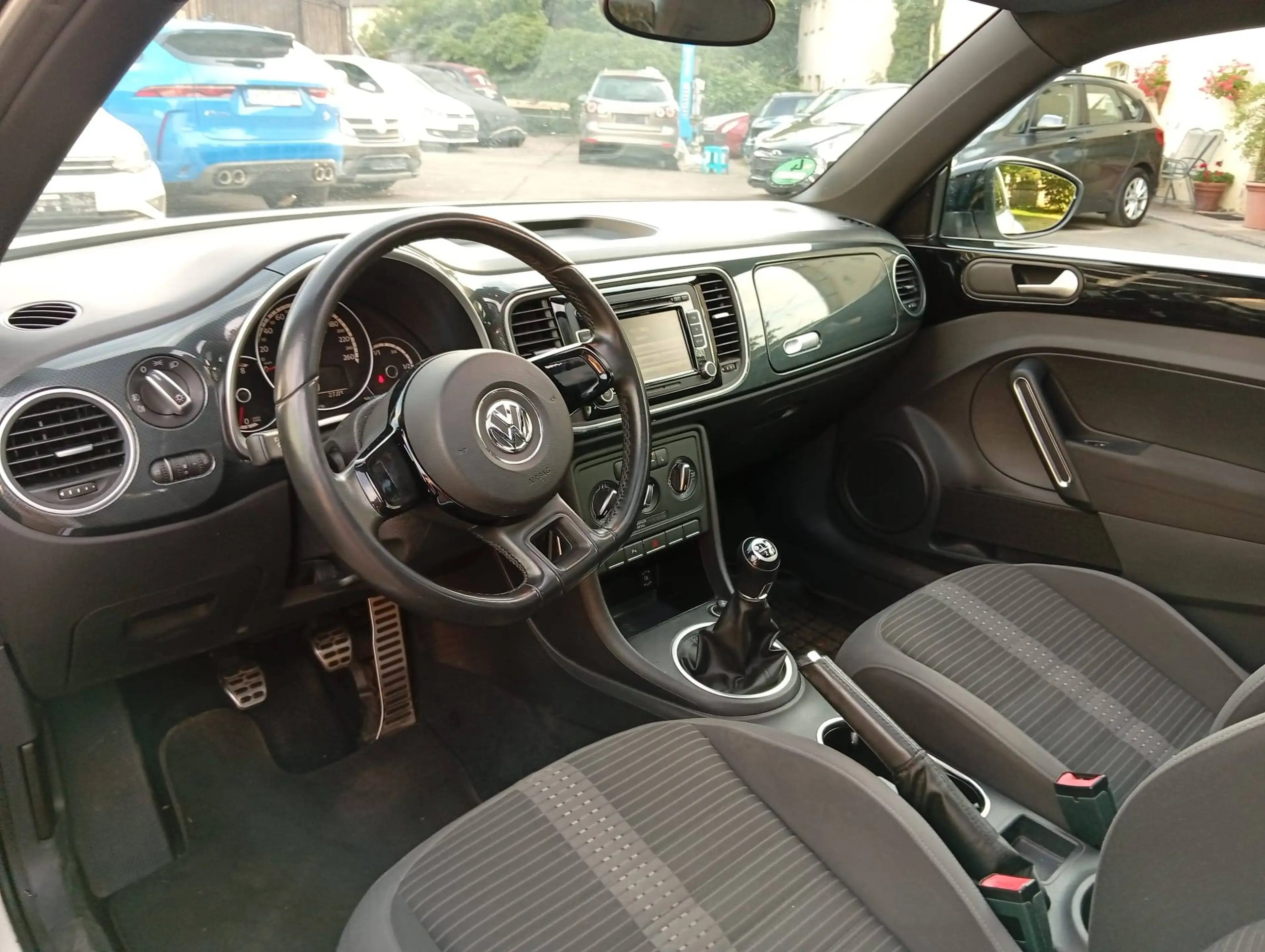 Volkswagen Beetle Sport — photo 13