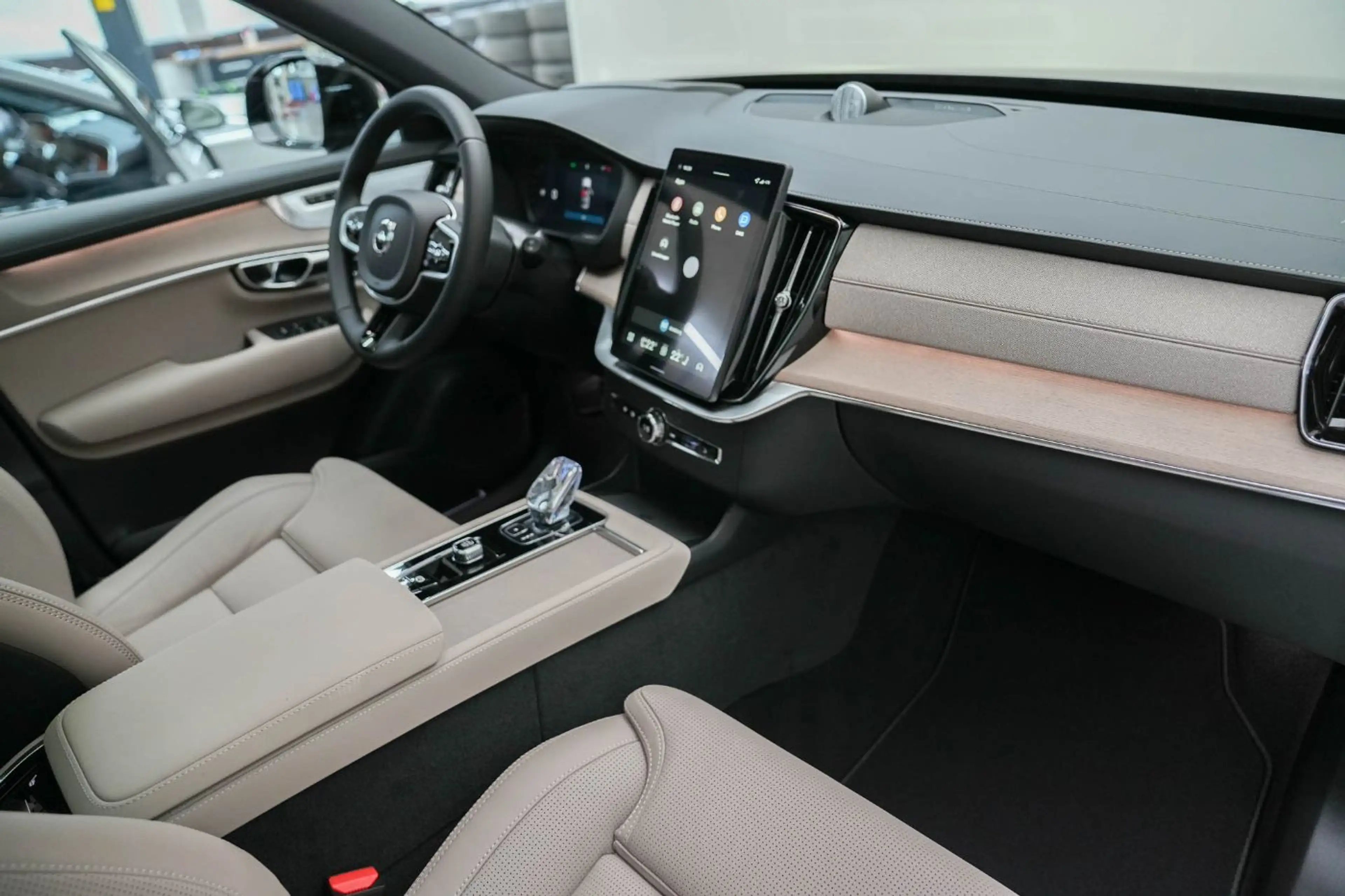 Volvo XC90 Plus, T8 Plug-in Hybrid, Elektrisch/Benzin, Dark, — photo 6