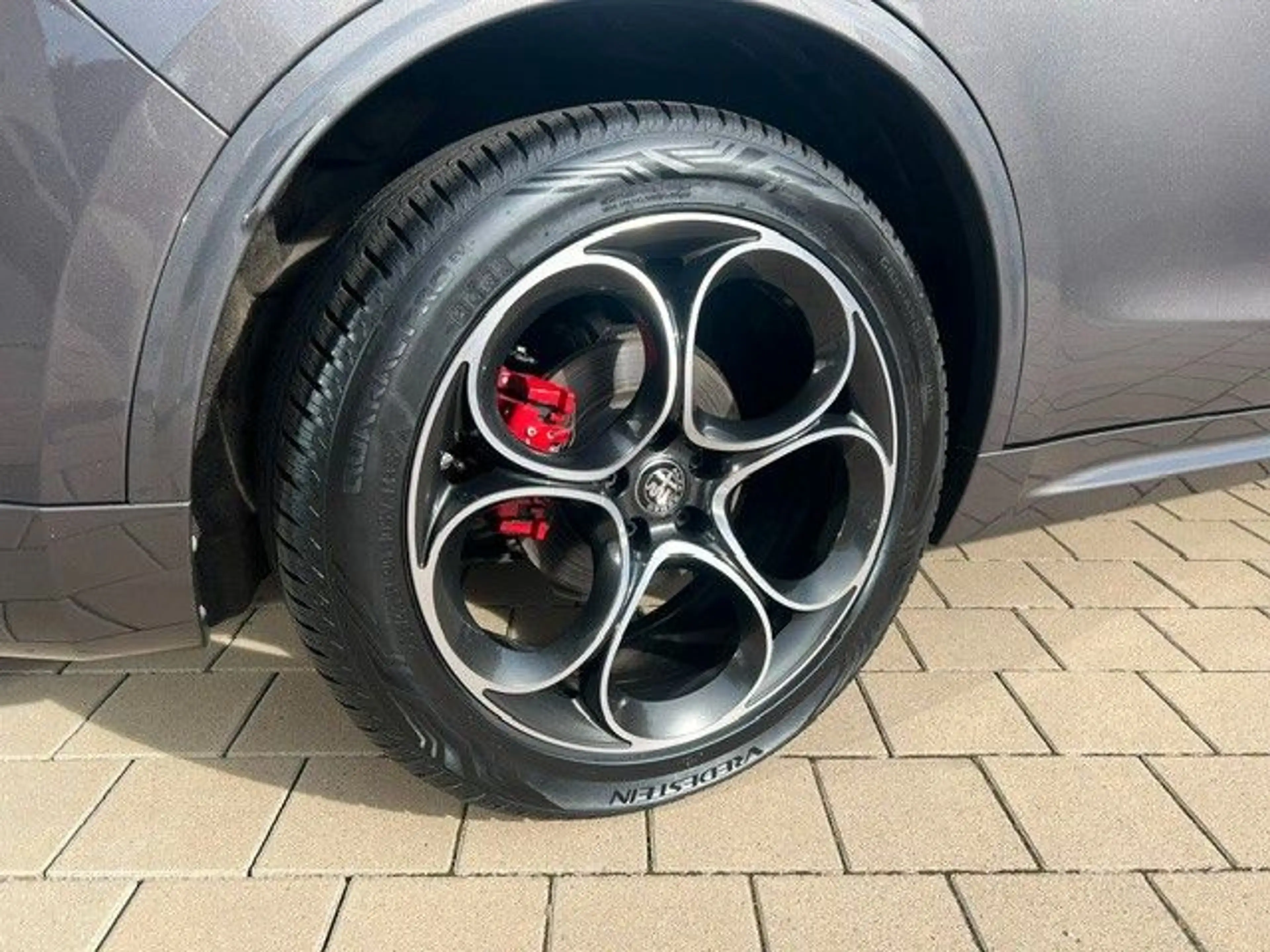 Alfa Romeo Stelvio Veloce Q4*AHK*Neuer Motor vor 6000 KM* — photo 14