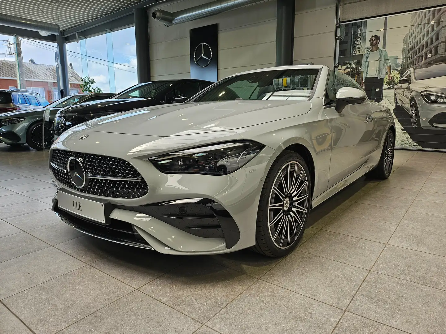 Mercedes-Benz CLE 200 Cabriolet AMG Line siva - 1
