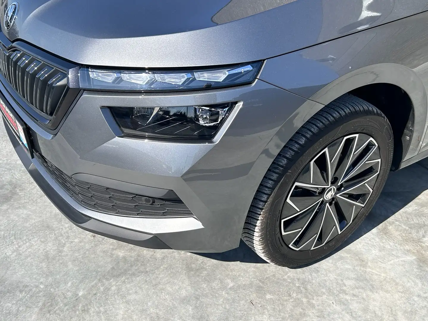 Skoda Kamiq Kamiq 1.5 TSI DSG Style Gris - 2