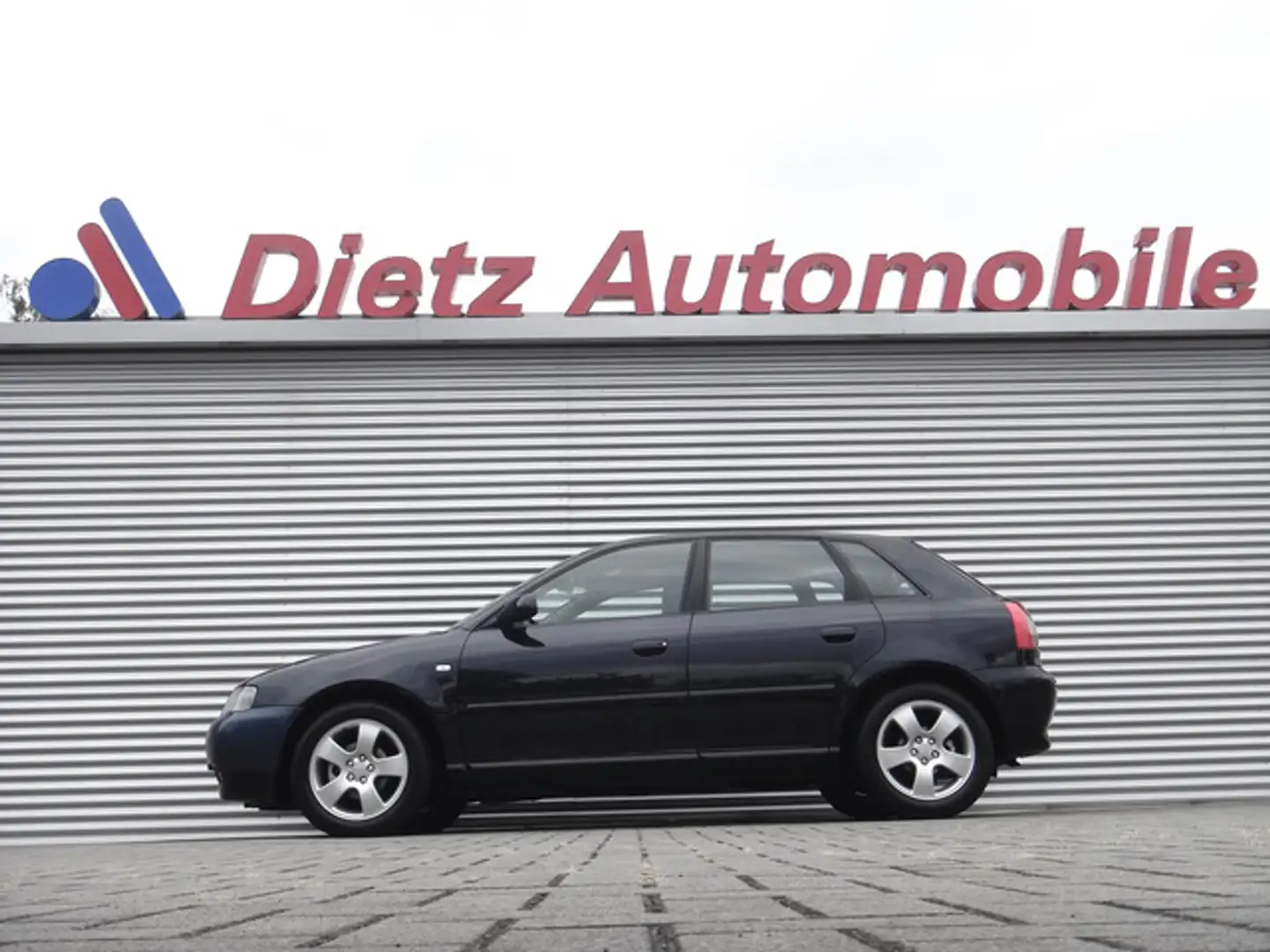 Audi A3 1.6 Attraction Anhängerkupplung+++ Blau - 1