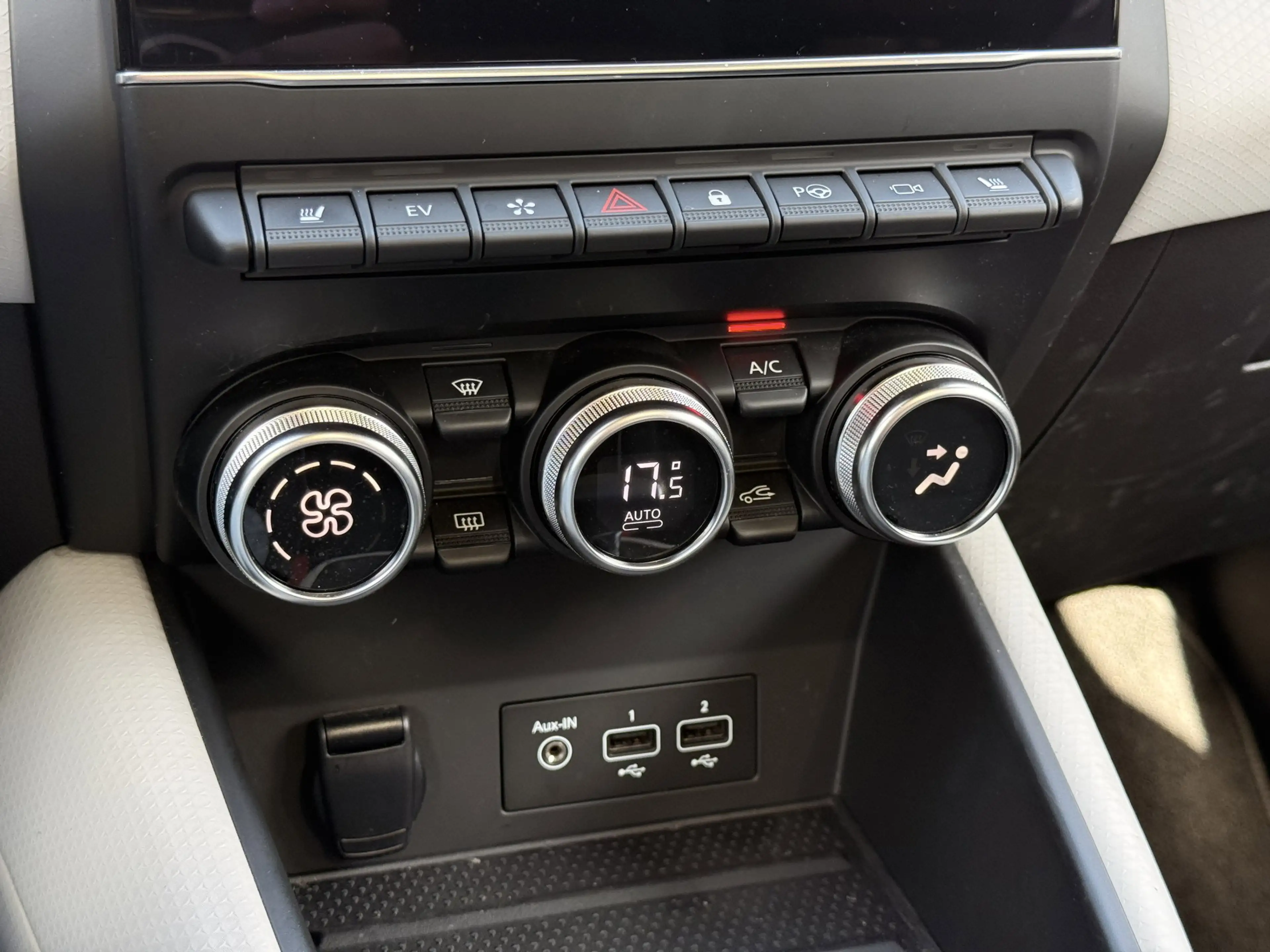 Renault Captur 1.6 E-Tech Plug-in Hybrid 160 Edition One — photo 38