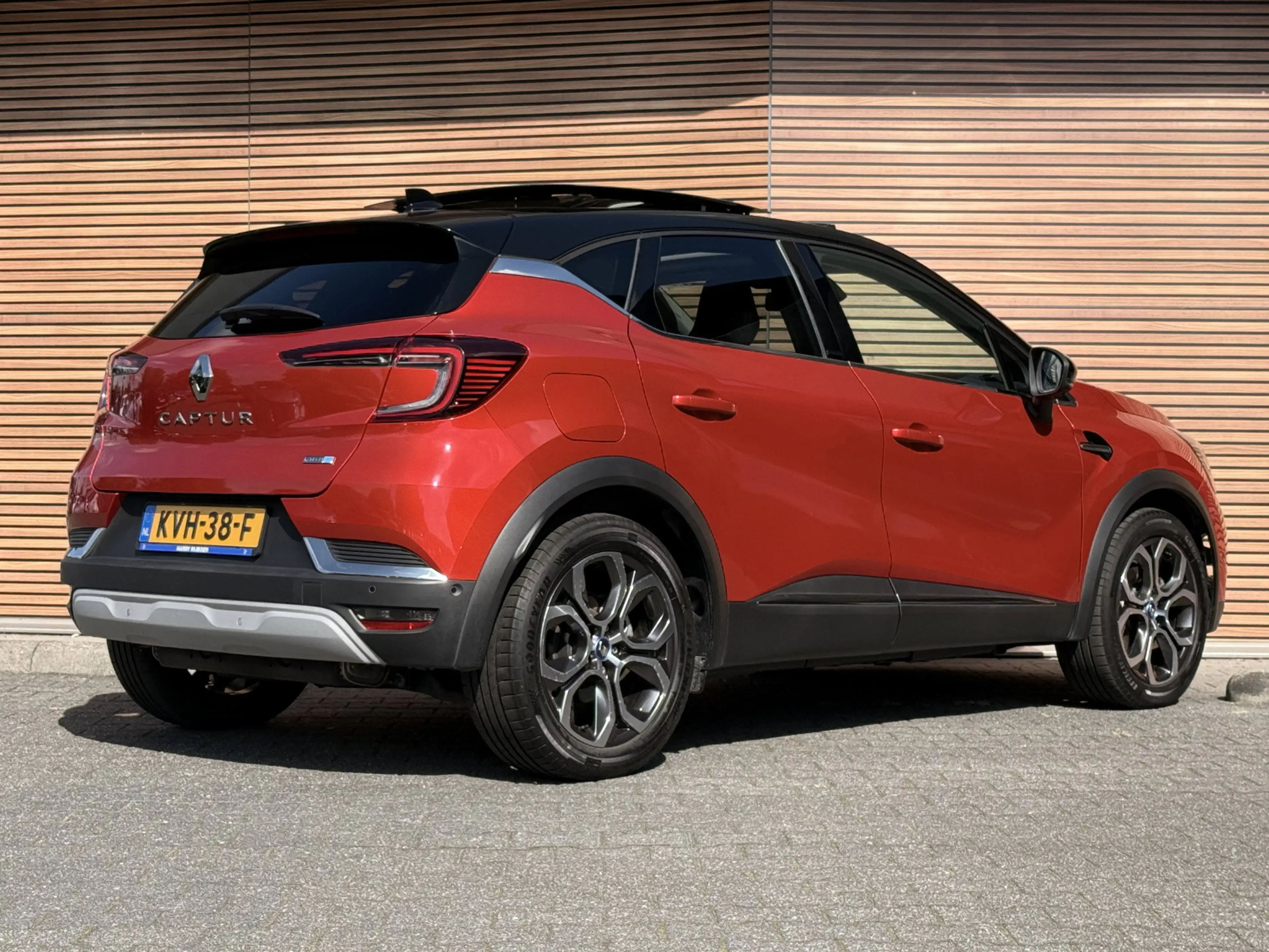 Renault Captur 1.6 E-Tech Plug-in Hybrid 160 Edition One — photo 3