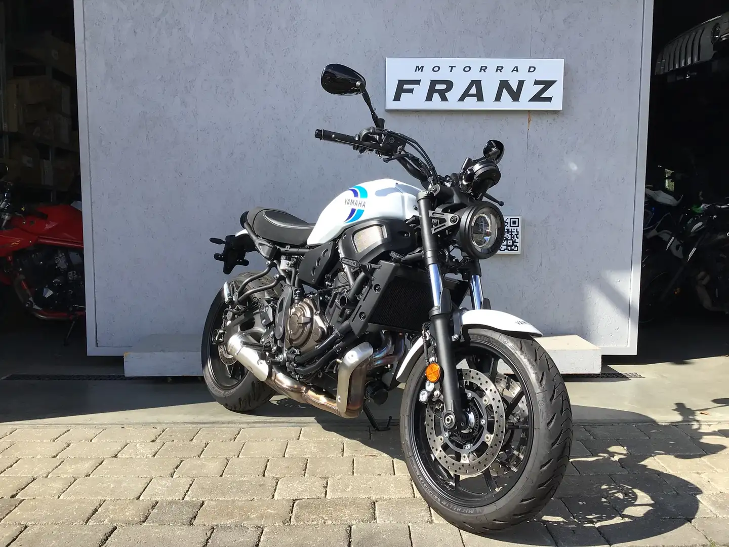 Yamaha XSR 700 Alb - 2