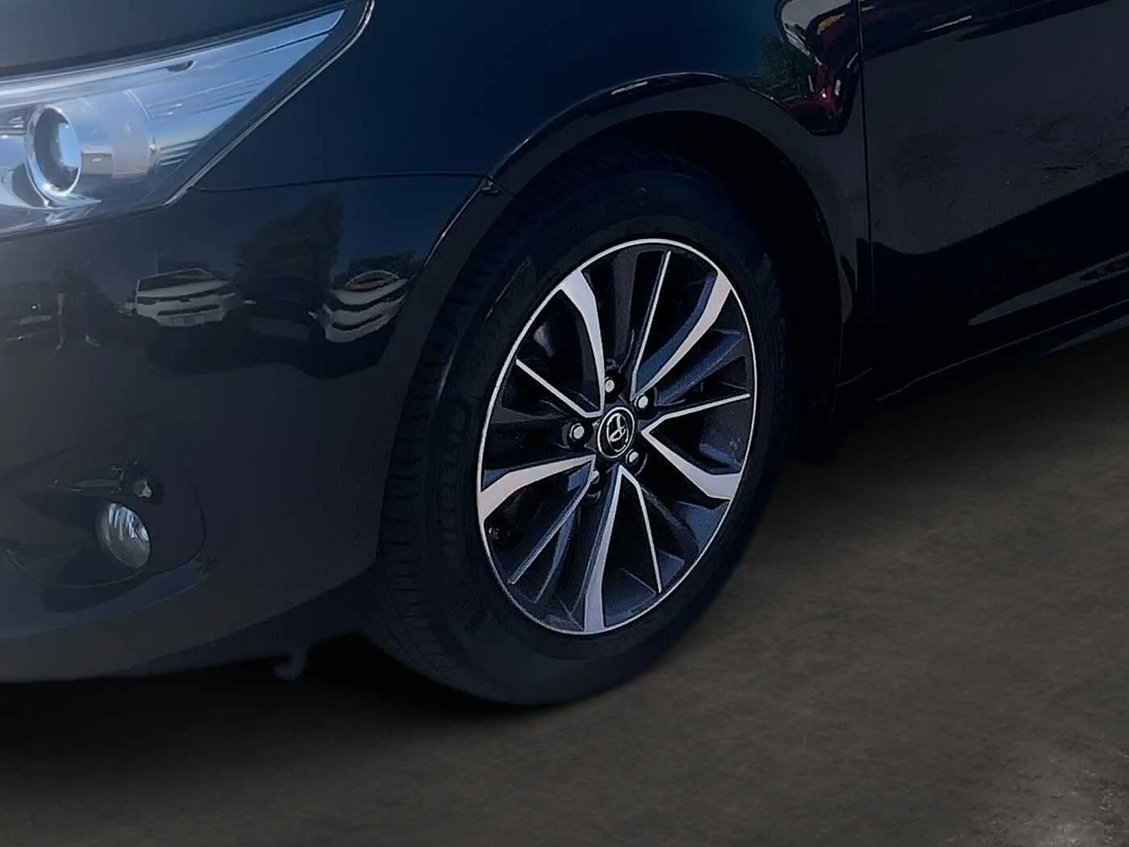 Toyota Avensis Touring Sports Edition S+ KAMERA — photo 13