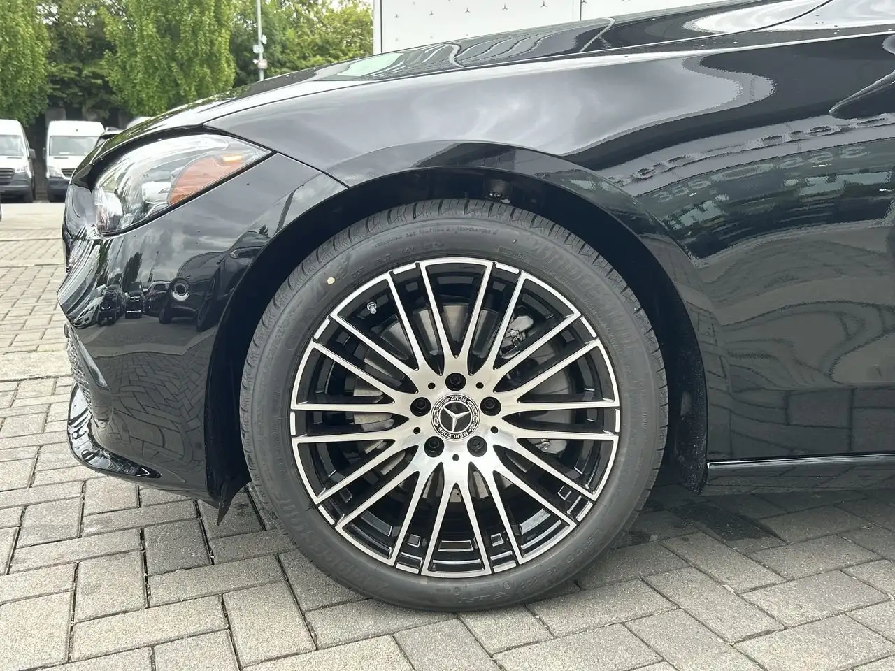 Mercedes-Benz C-Class снимка Mercedes-Benz C-Class