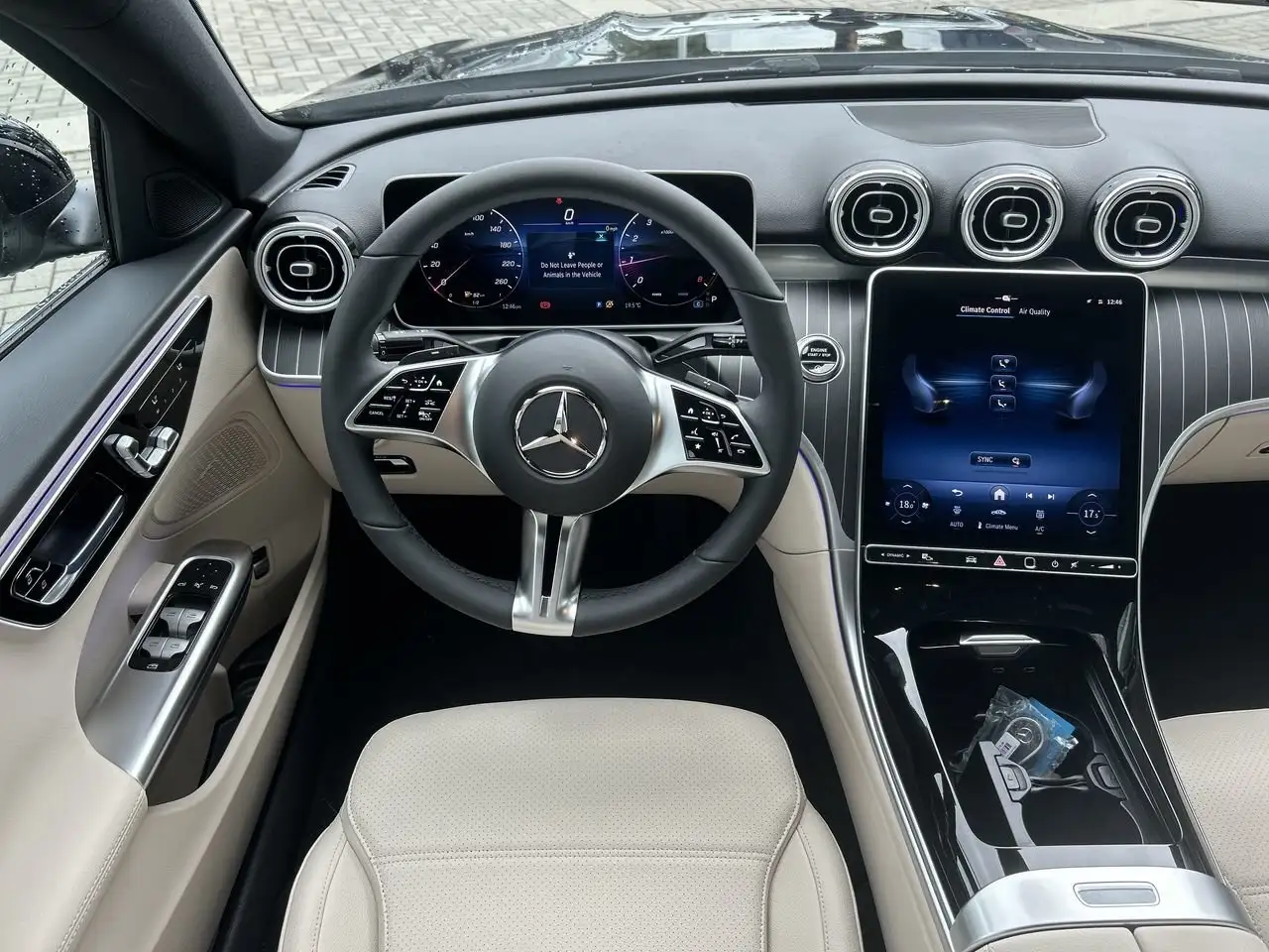 Mercedes-Benz C-Class снимка Mercedes-Benz C-Class