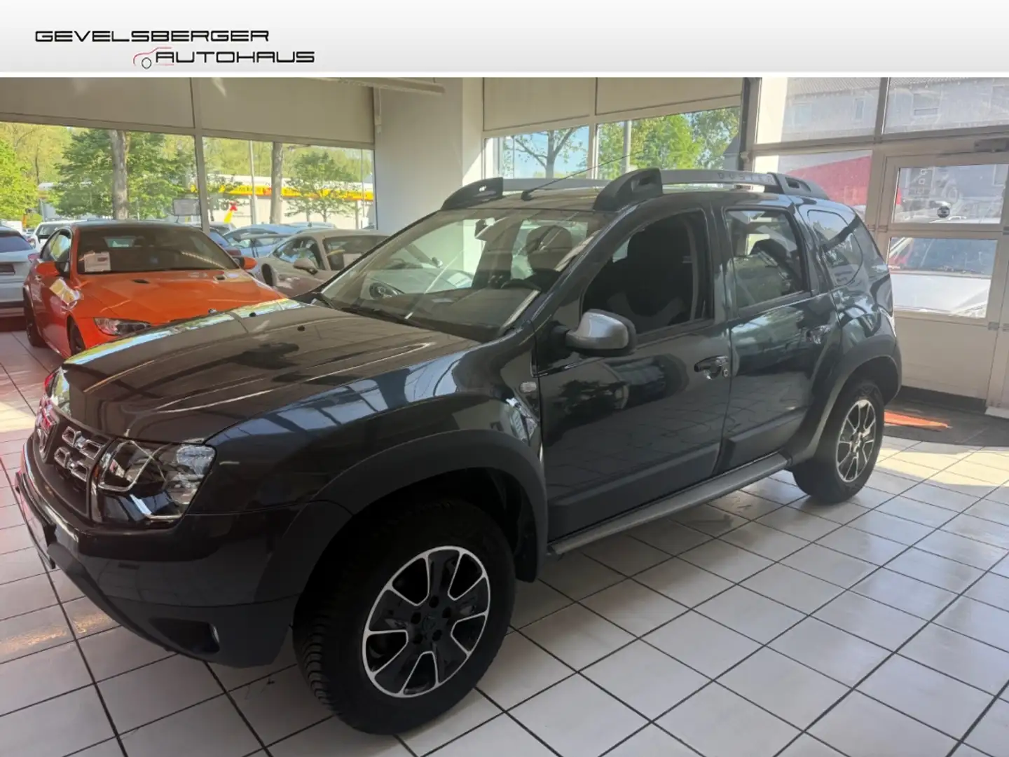 Dacia Duster I Urban Explorer 4x2 1.2 TCe 125 aus 1.Hand Grau - 1