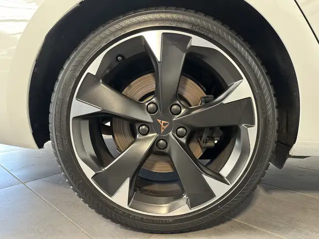 Cupra Leon view 3