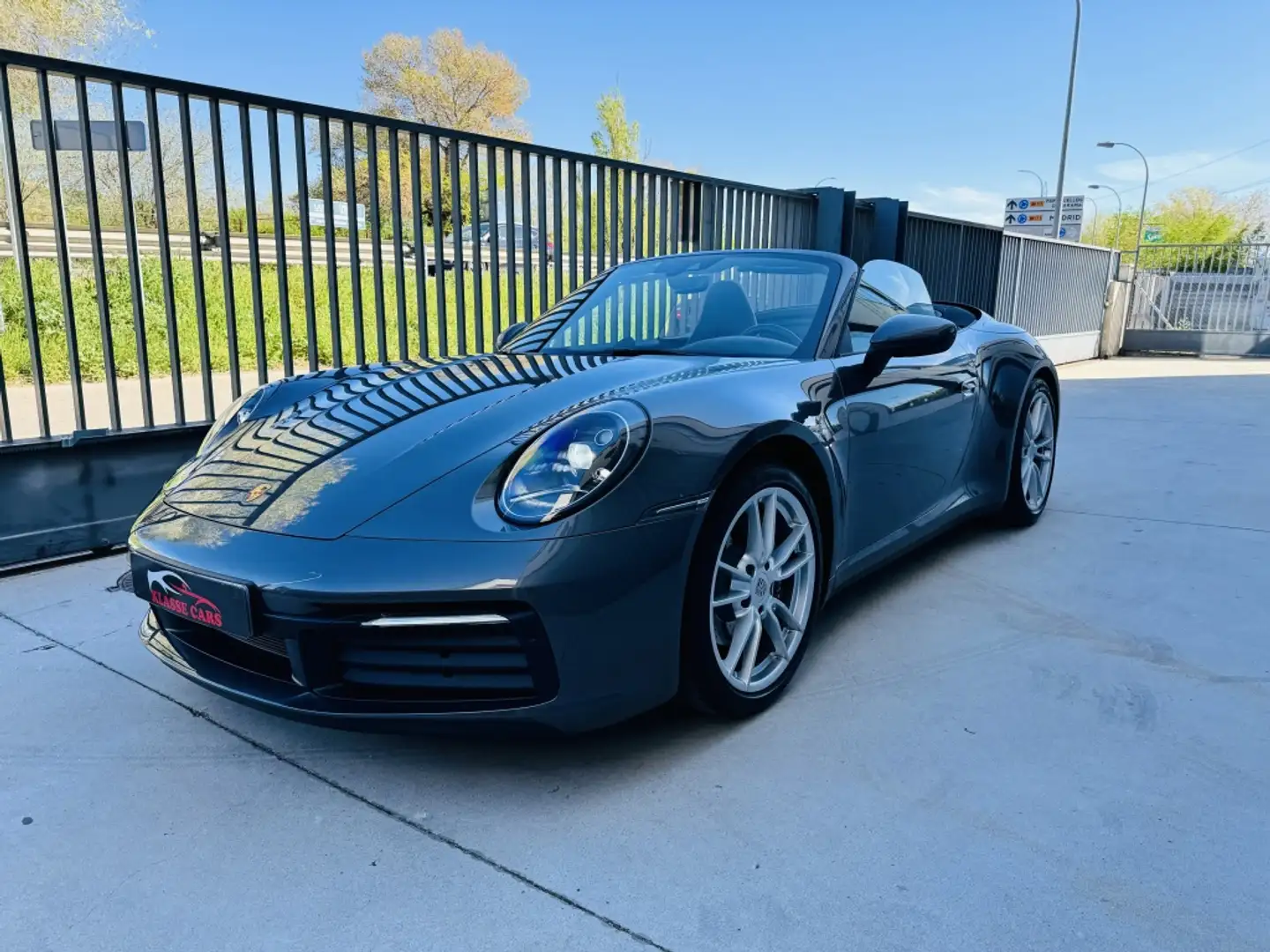 Porsche 992 Carrera Cabriolet PDK Gris - 2
