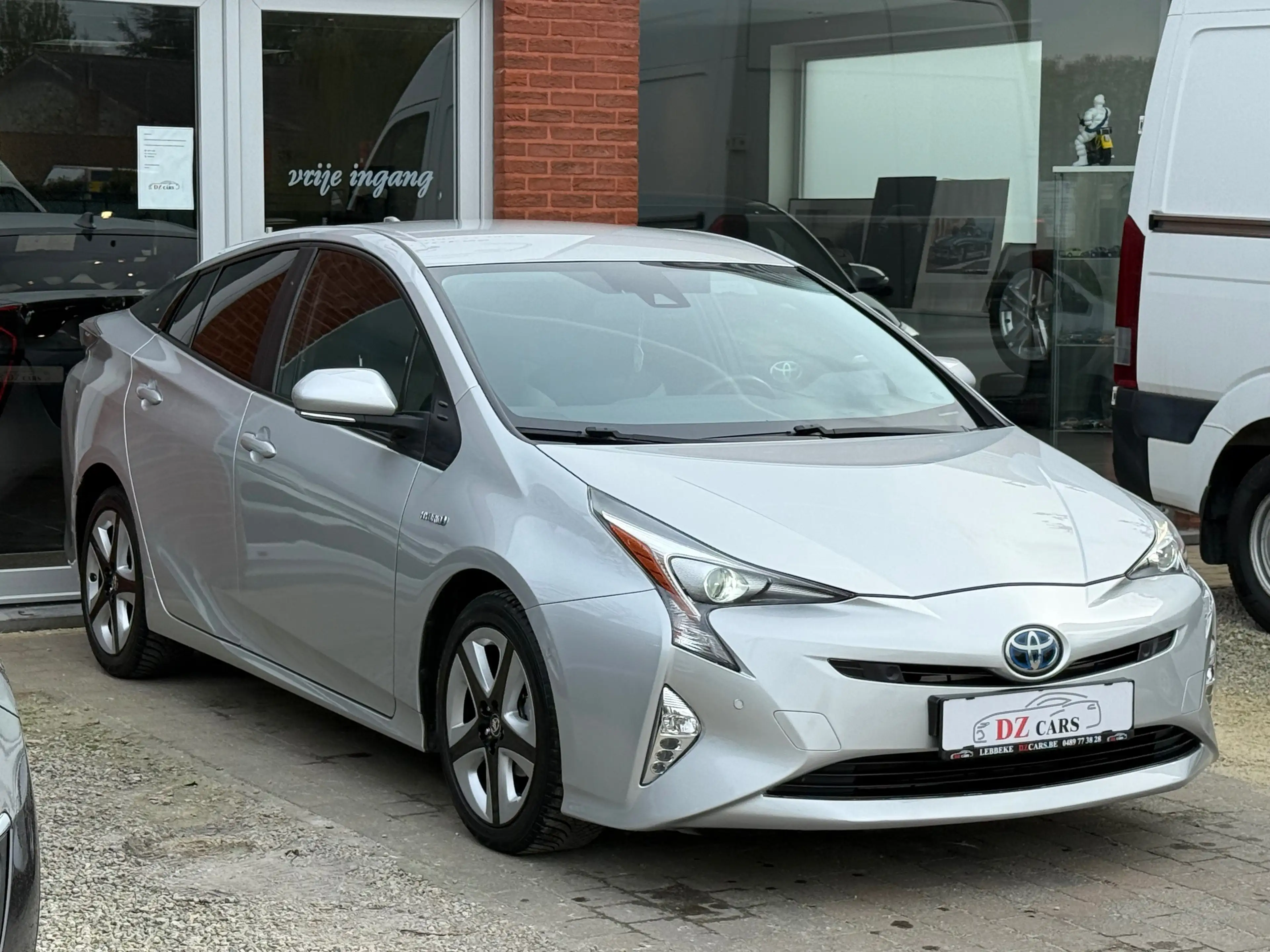 Toyota Prius Prius PHEV 1.8i VVT-i Solar CVT — photo 6