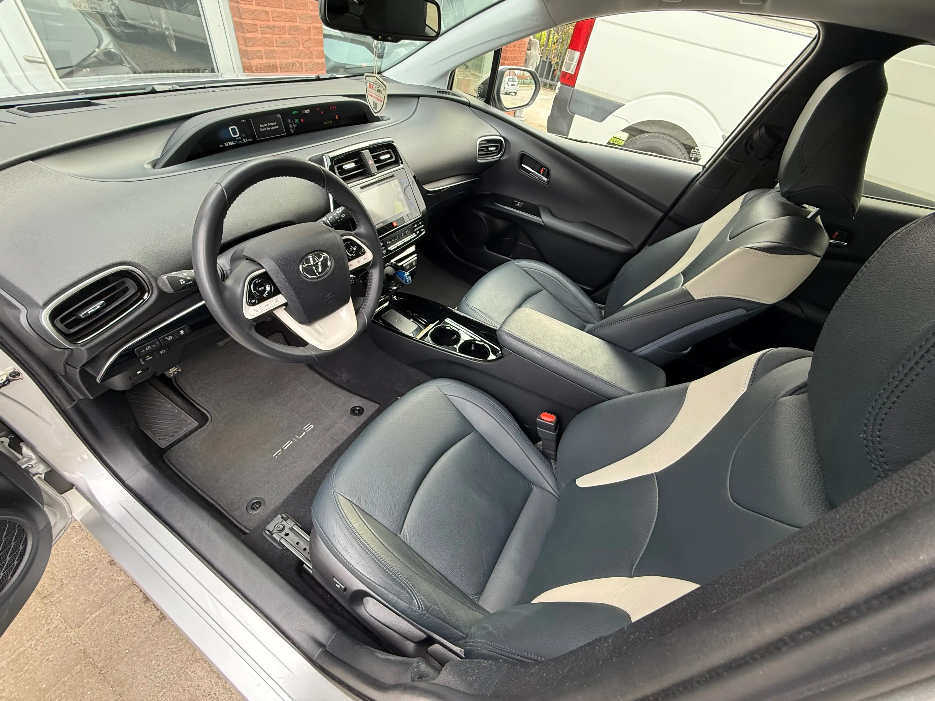 Toyota Prius Prius PHEV 1.8i VVT-i Solar CVT — photo 14