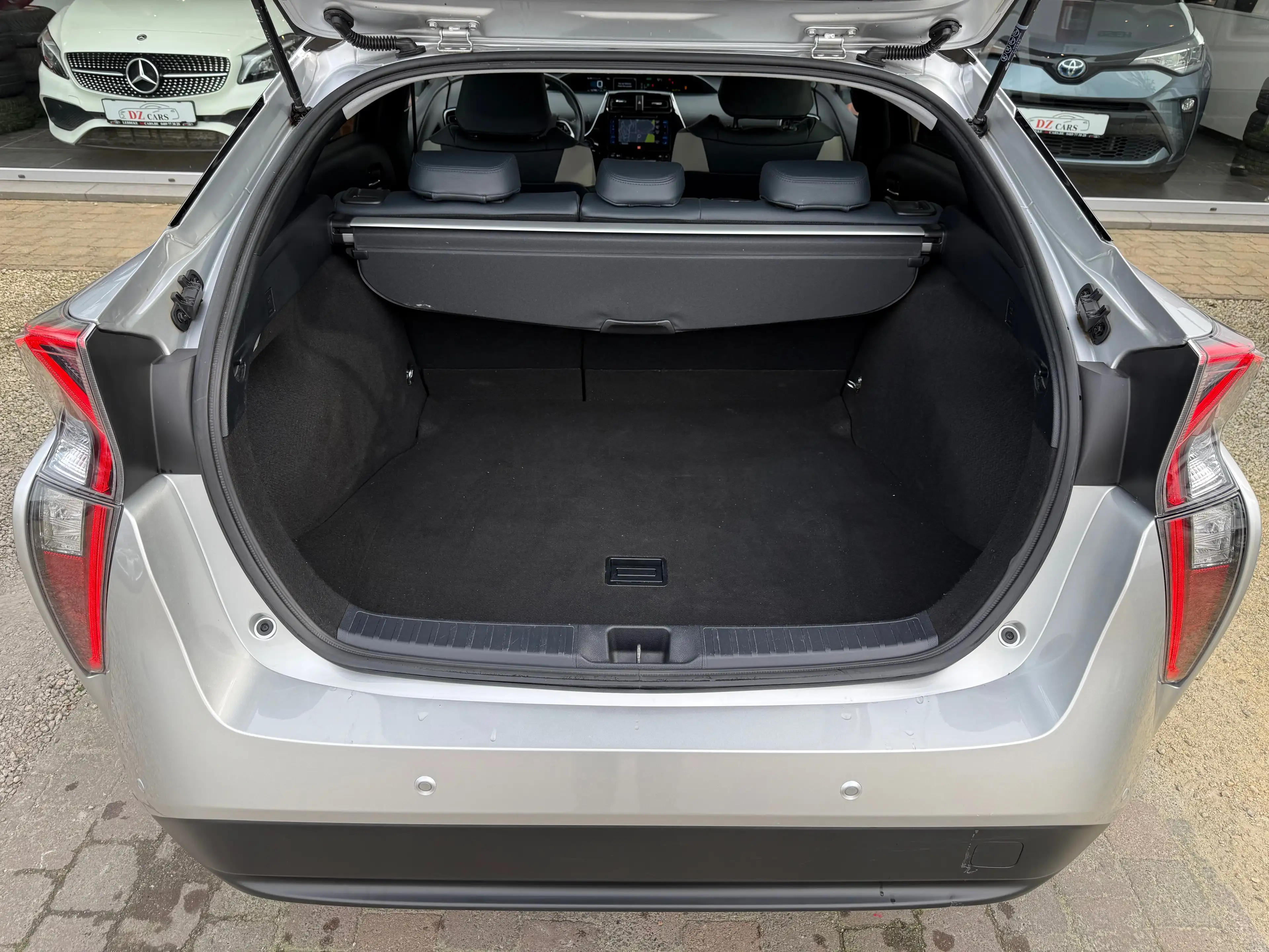 Toyota Prius Prius PHEV 1.8i VVT-i Solar CVT — photo 12
