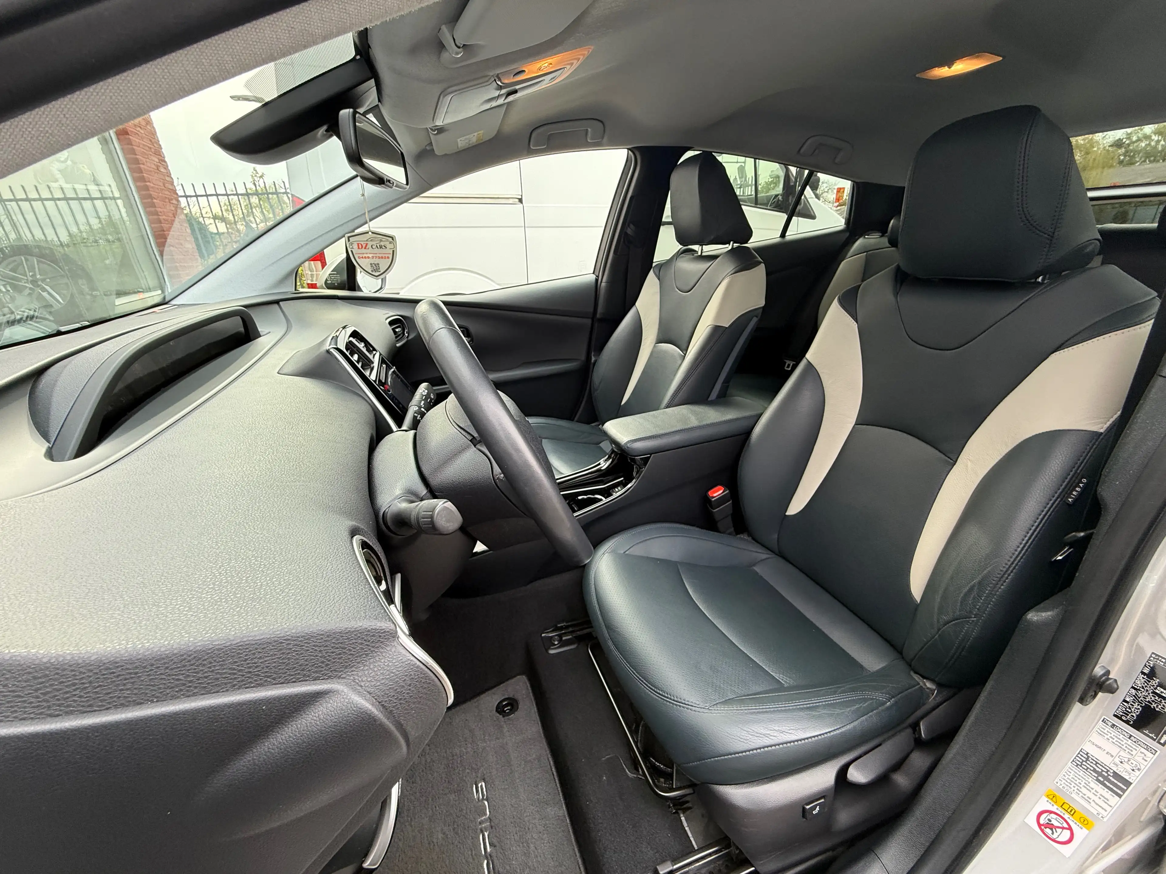 Toyota Prius Prius PHEV 1.8i VVT-i Solar CVT — photo 15