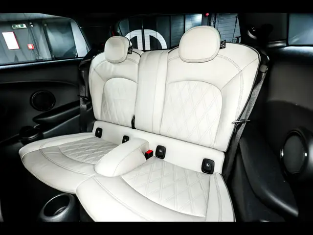 Mini Hatch view 14