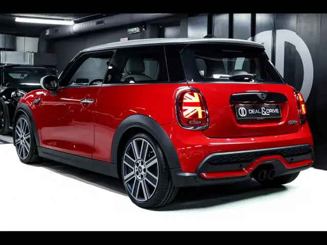 Mini Hatch view 3