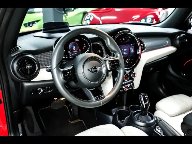Mini Hatch view 11