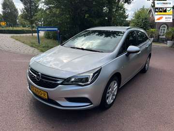 Sports Tourer 1.0 Online Edition / Navi / Airco /
