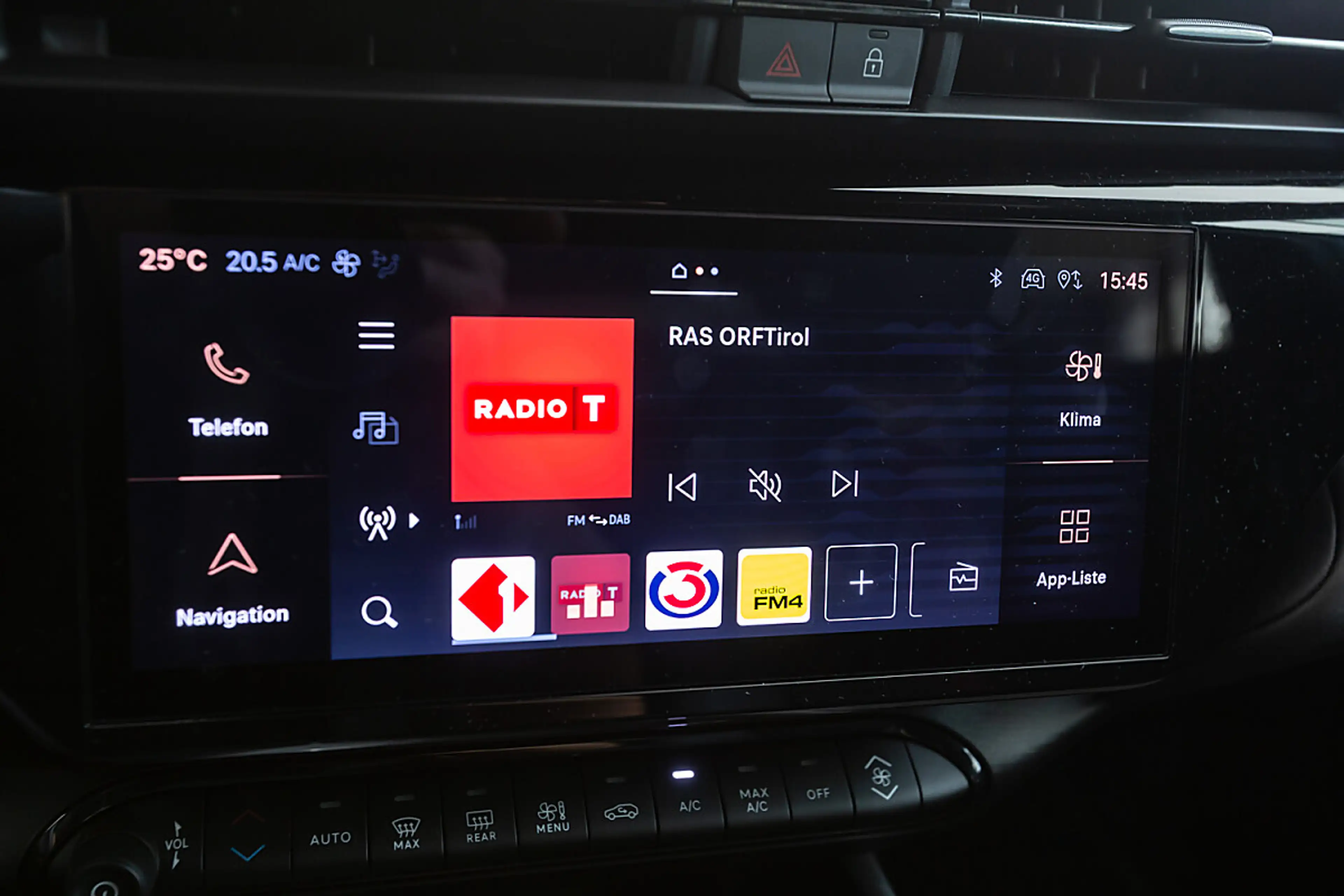 Alfa Romeo Junior Ibrida Speciale 1.2 MHEV e-DCT6 — photo 8