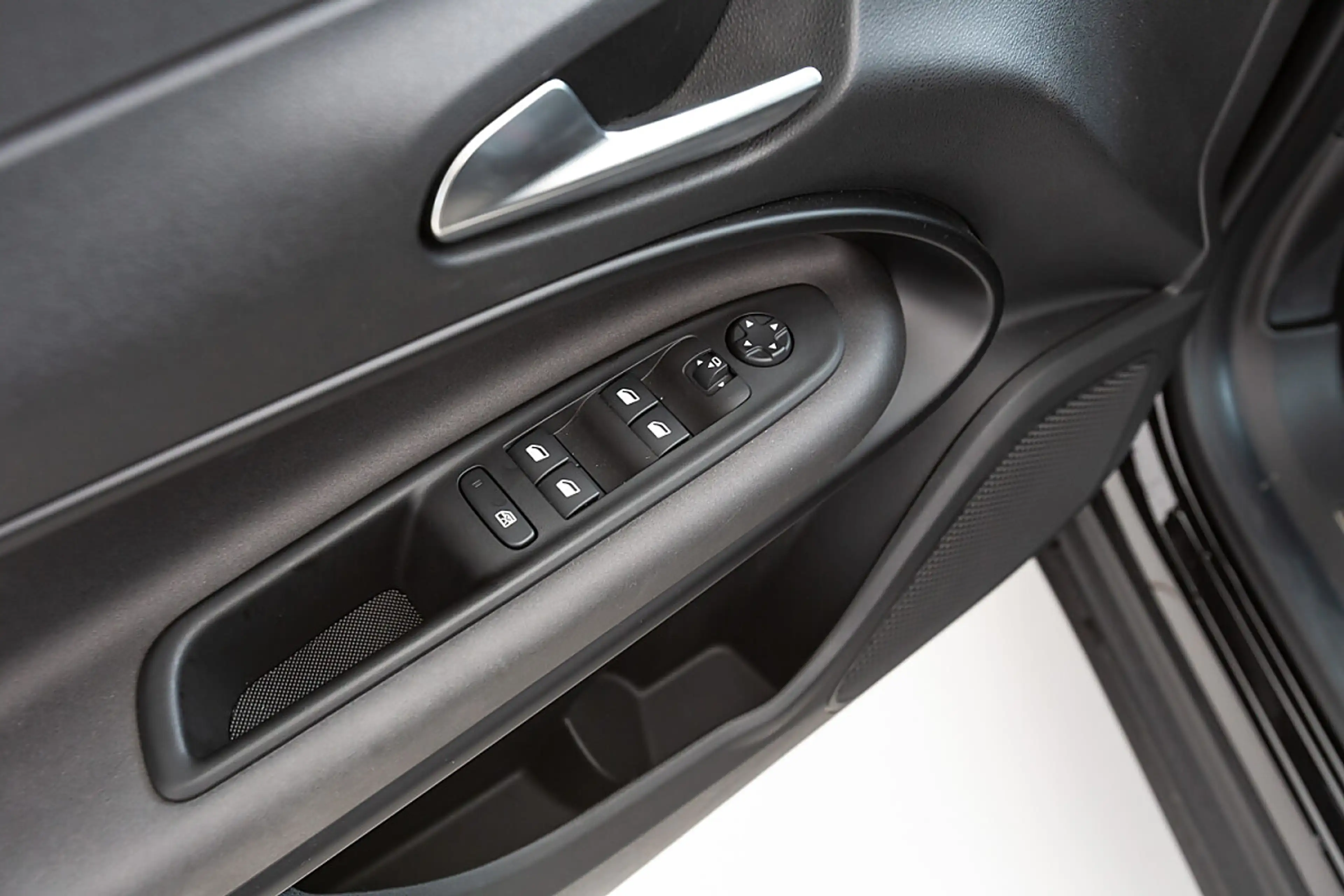 Alfa Romeo Junior Ibrida Speciale 1.2 MHEV e-DCT6 — photo 10