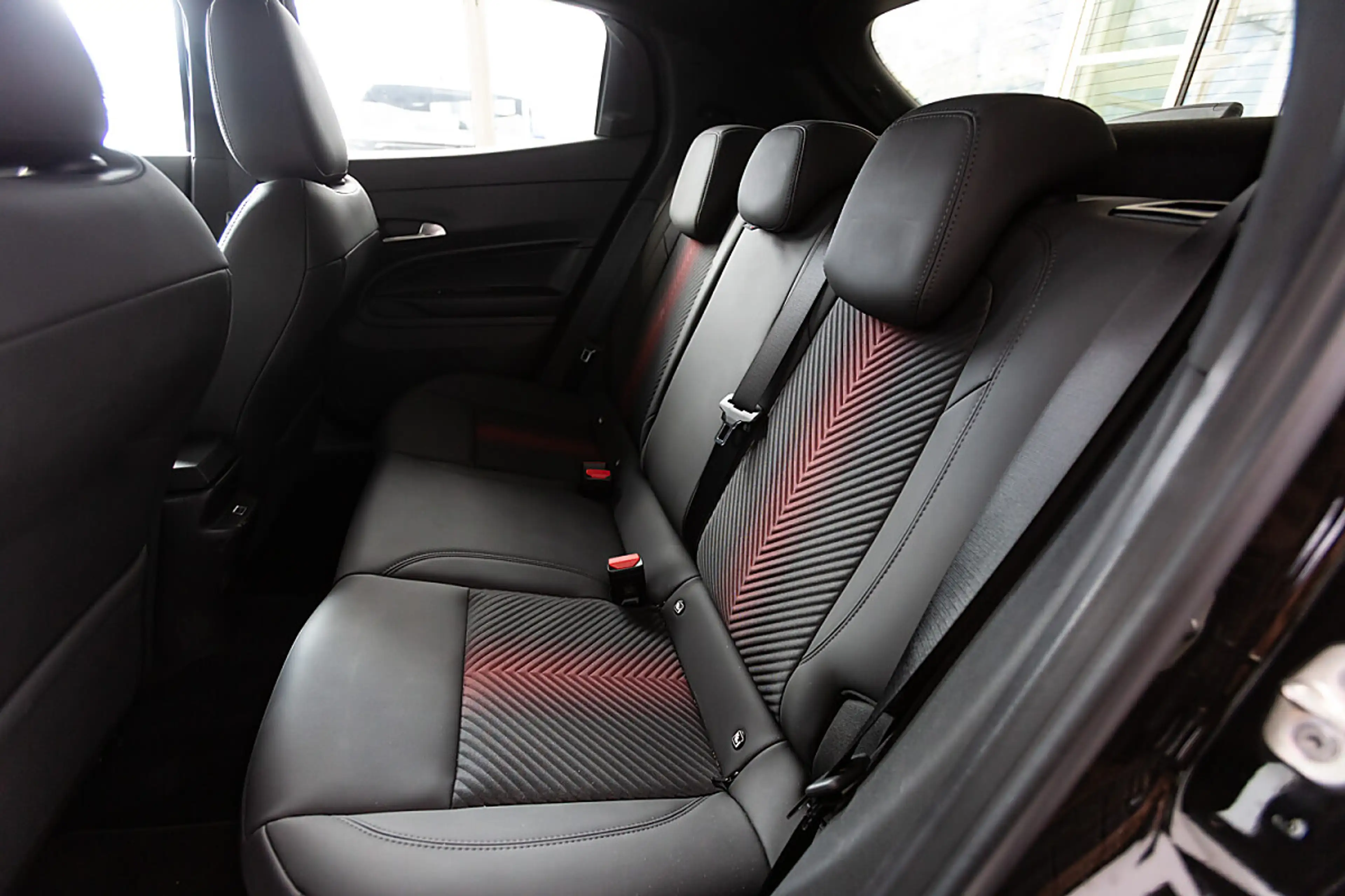 Alfa Romeo Junior Ibrida Speciale 1.2 MHEV e-DCT6 — photo 14