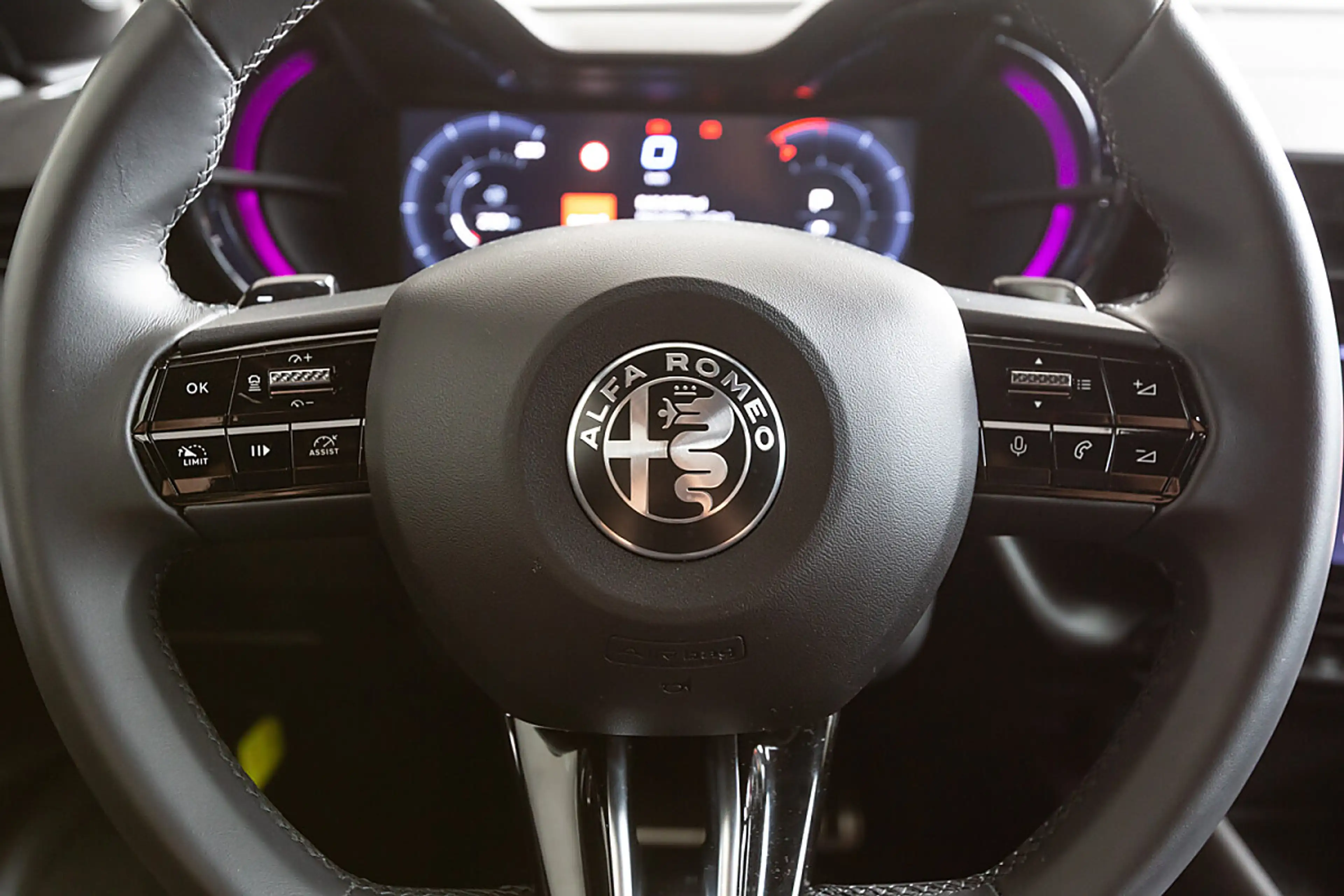 Alfa Romeo Junior Ibrida Speciale 1.2 MHEV e-DCT6 — photo 6