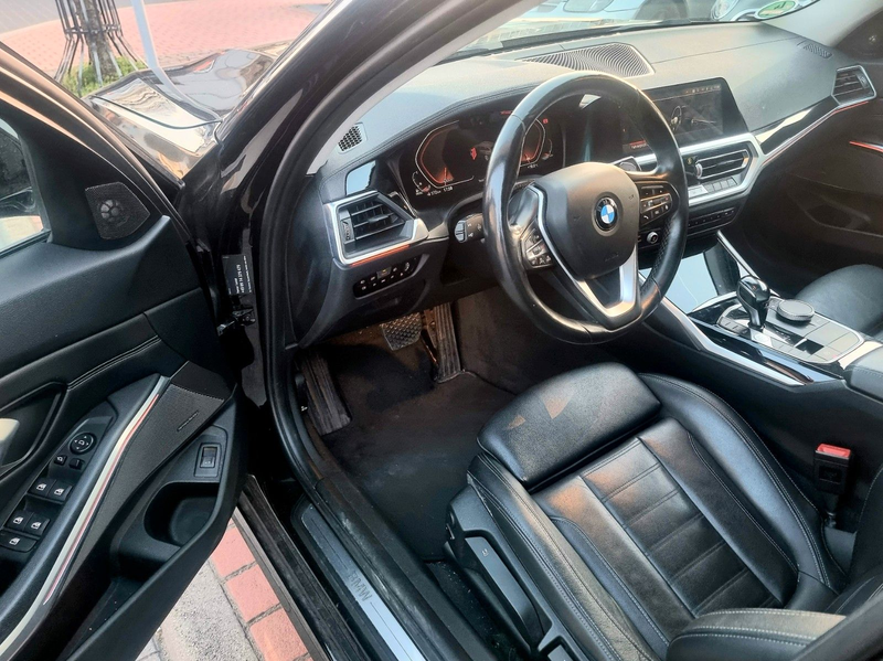BMW 330 LED Pano Sporrsitze Abstandstempomt Keyless — photo 11
