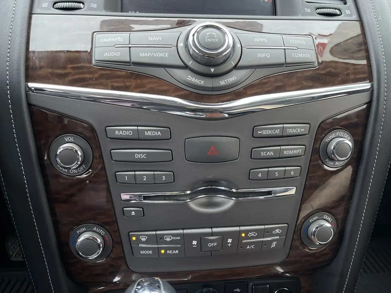 Nissan Armada снимка Nissan Armada