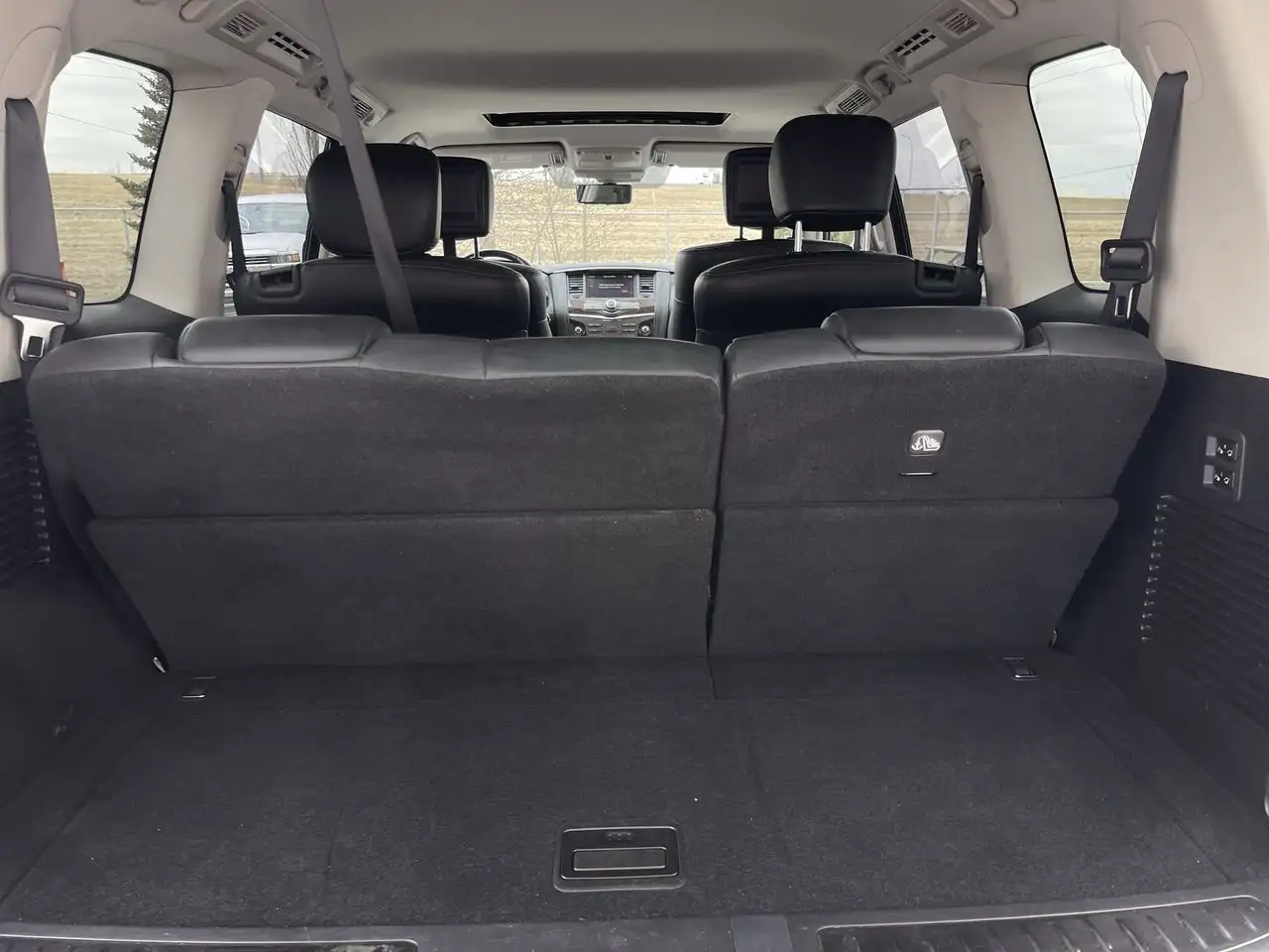 Nissan Armada снимка Nissan Armada