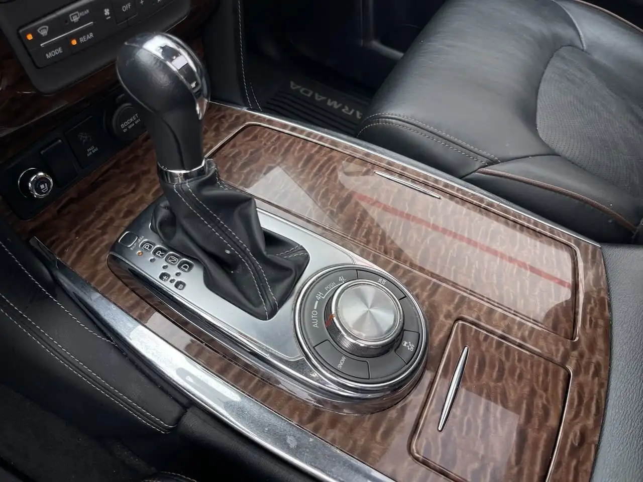 Nissan Armada снимка Nissan Armada