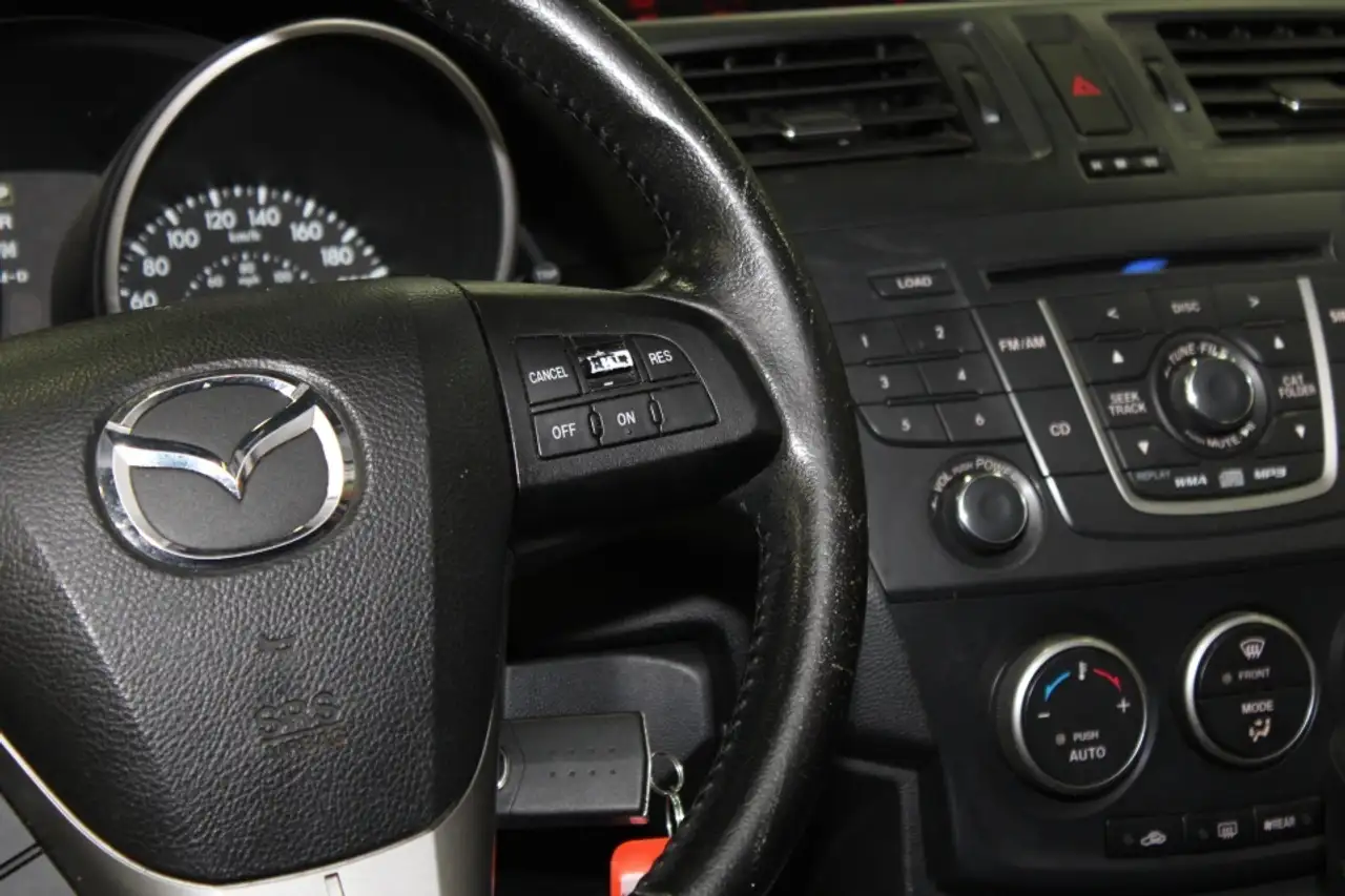 Mazda 5 снимка Mazda 5
