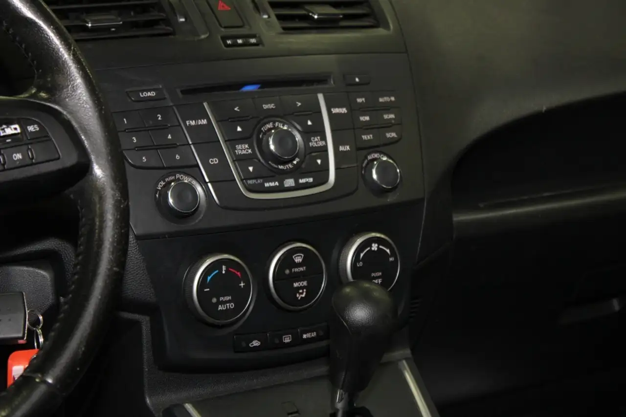 Mazda 5 снимка Mazda 5