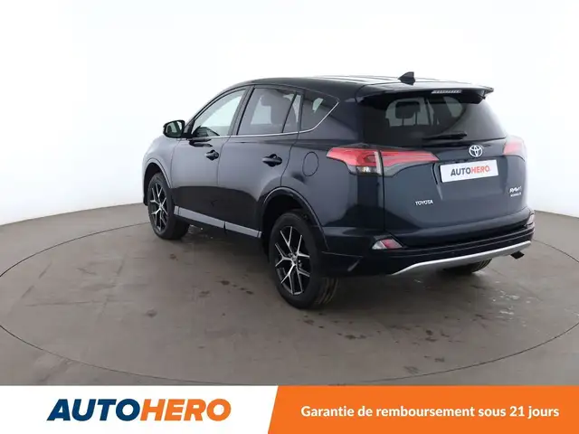 Toyota Rav4 view 4