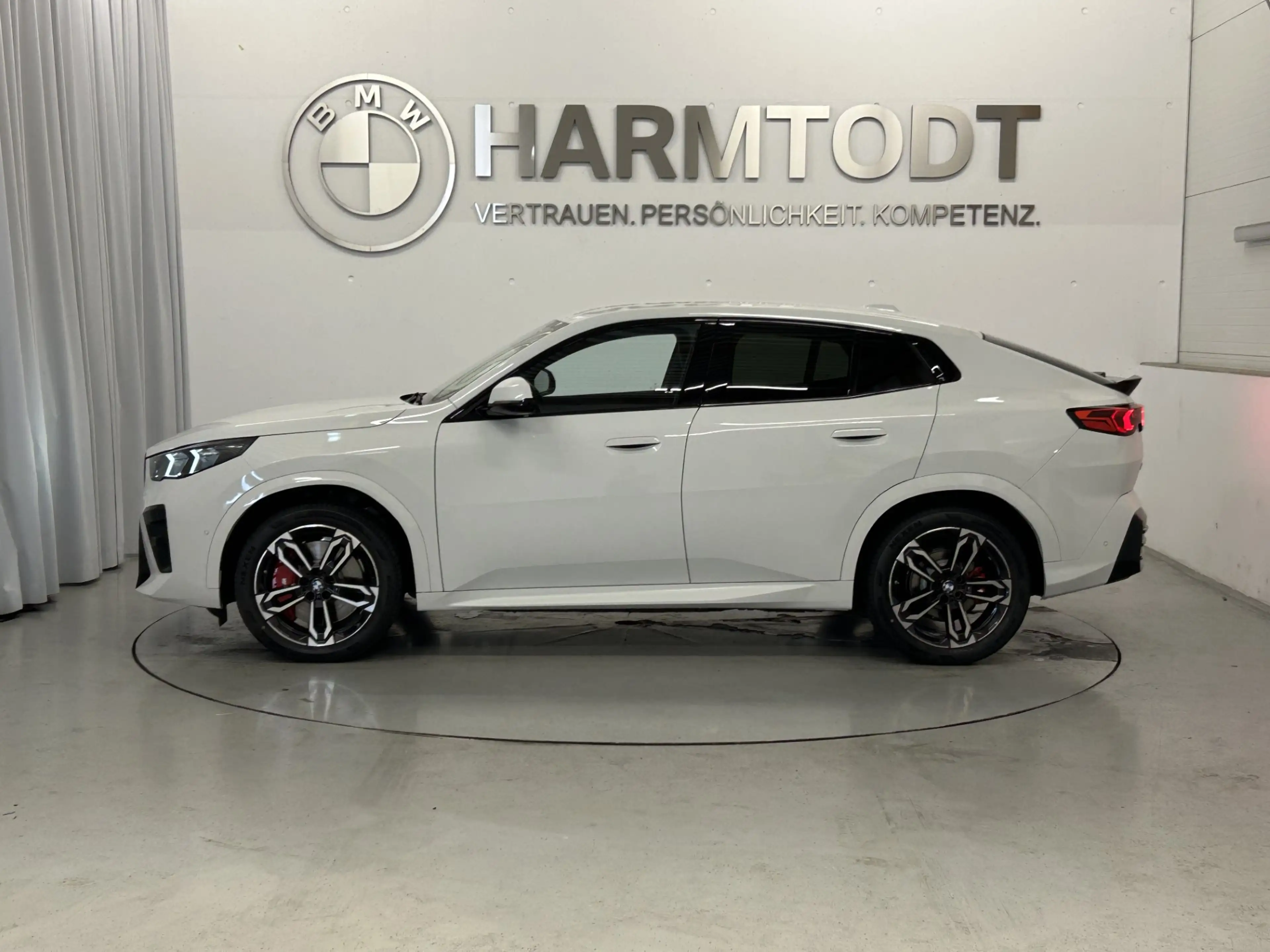 BMW iX2 eDrive20 *M-Sportpaket PRO* — photo 4