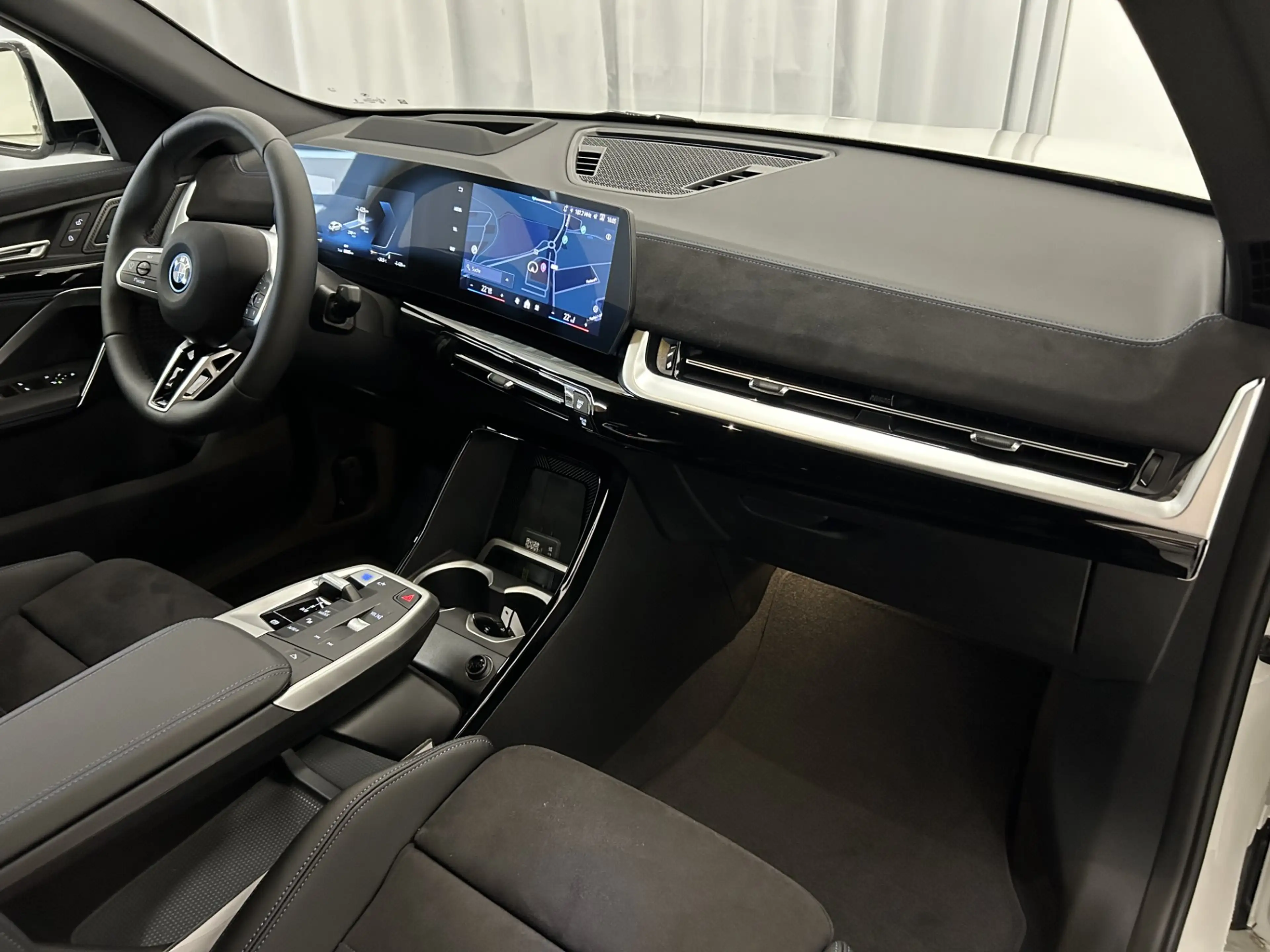 BMW iX2 eDrive20 *M-Sportpaket PRO* — photo 9