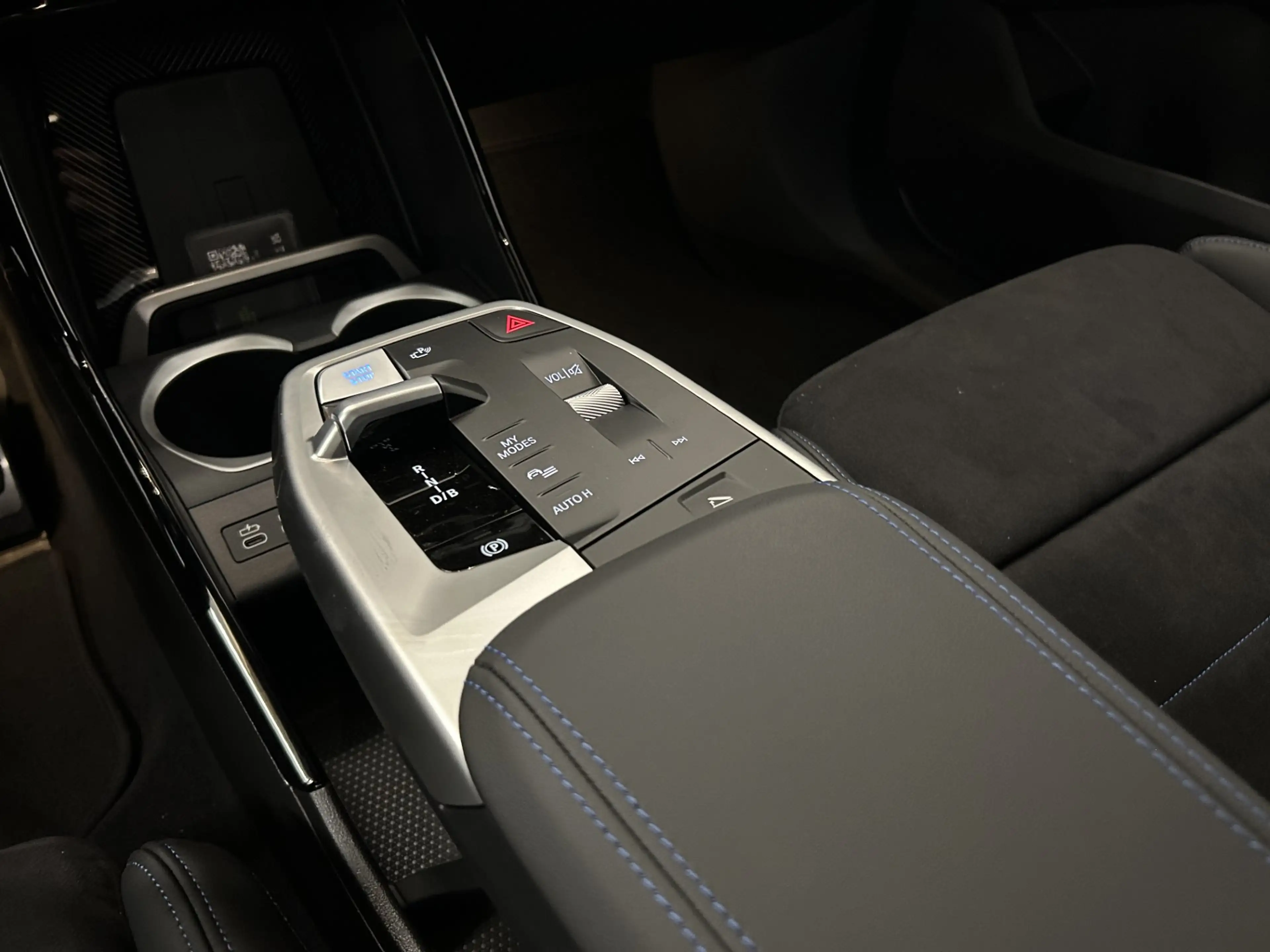 BMW iX2 eDrive20 *M-Sportpaket PRO* — photo 13
