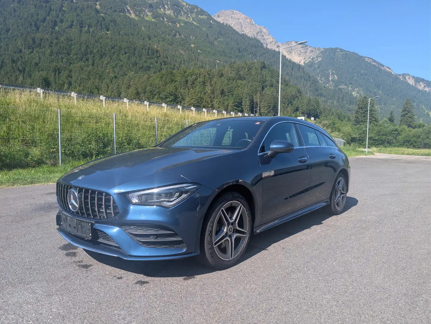 Mercedes-Benz CLA 250 e Shooting Brake 8G-DCT AMG Line Blau - 2