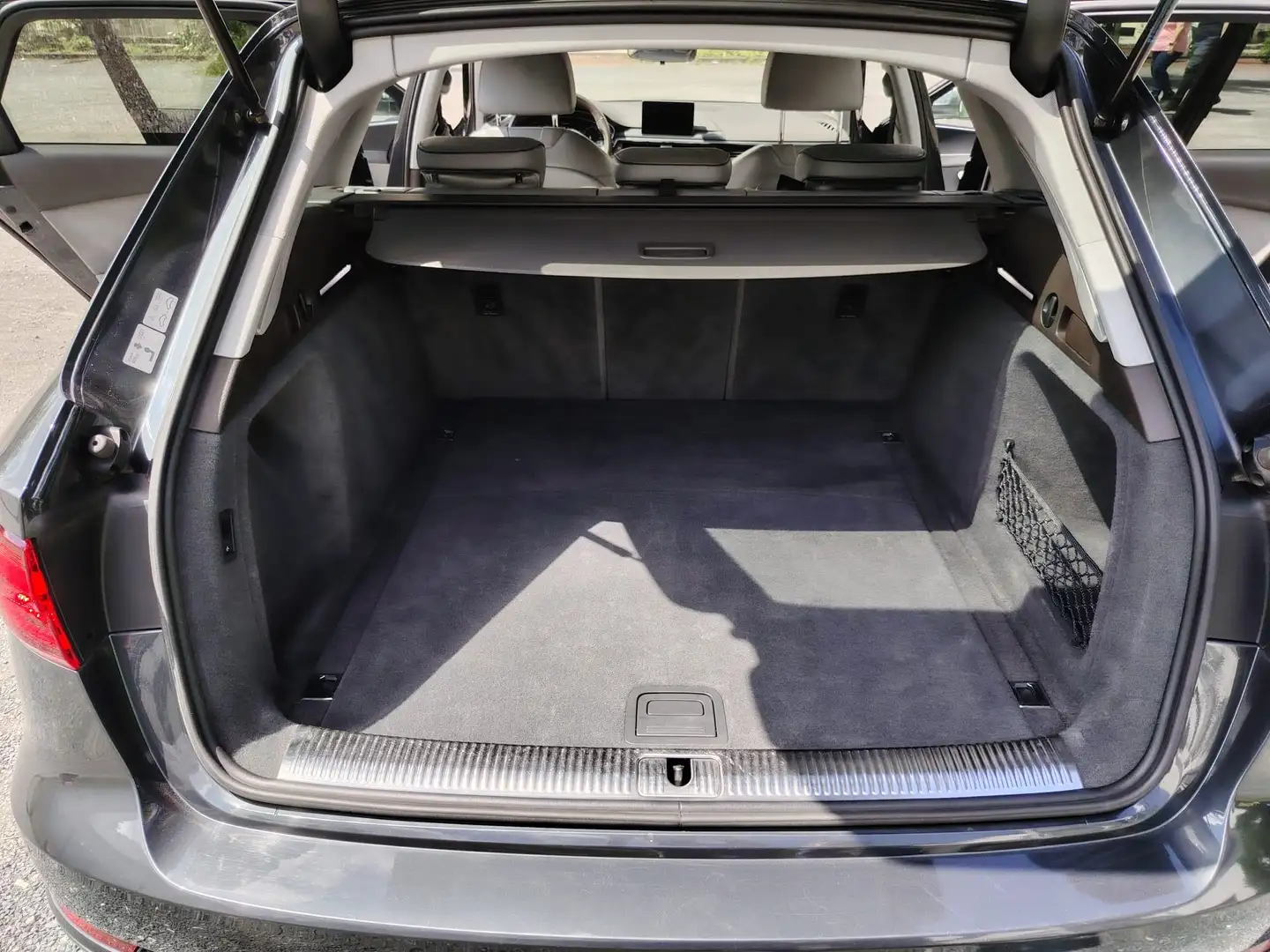 Audi A4 design ultra Grau - 2