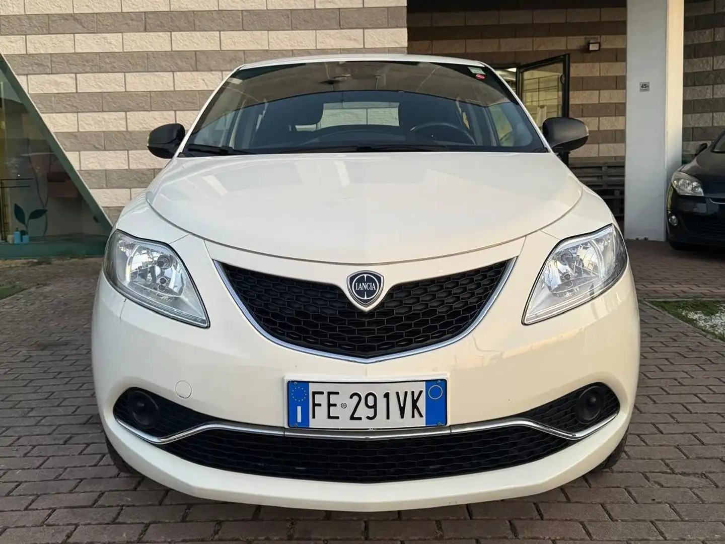 Lancia Ypsilon Ypsilon III 2016 0.9 t.air Platinum ecochic Weiß - 1