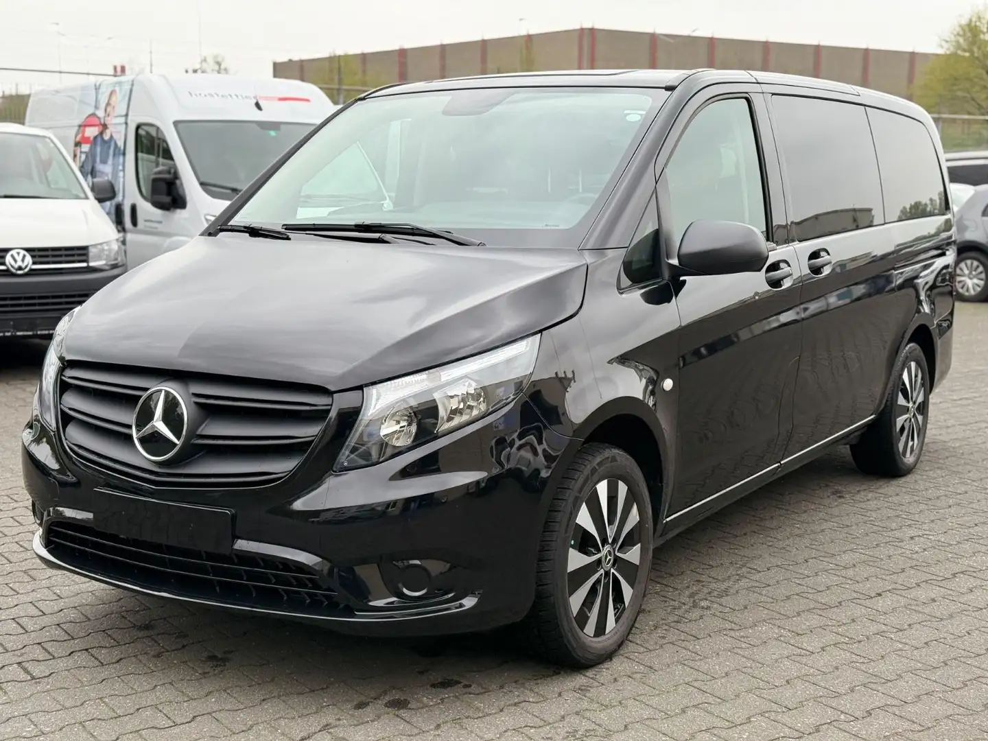 Mercedes-Benz Vito Tourer 116 CDI Select 4x4 lang Kamera Schwarz - 1