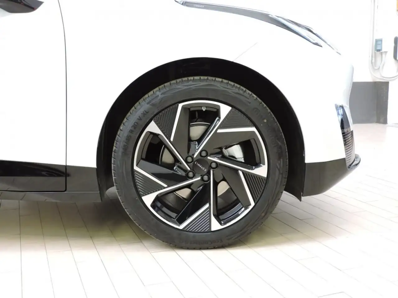 Lynk & Co 02