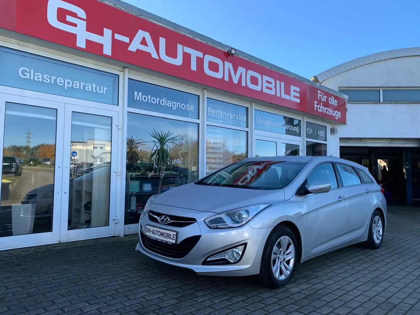 Hyundai i40 i40cw i40cw 1.6 -- AHK+Klima+Kurve+LED-Tagfahrli - Silber - 2