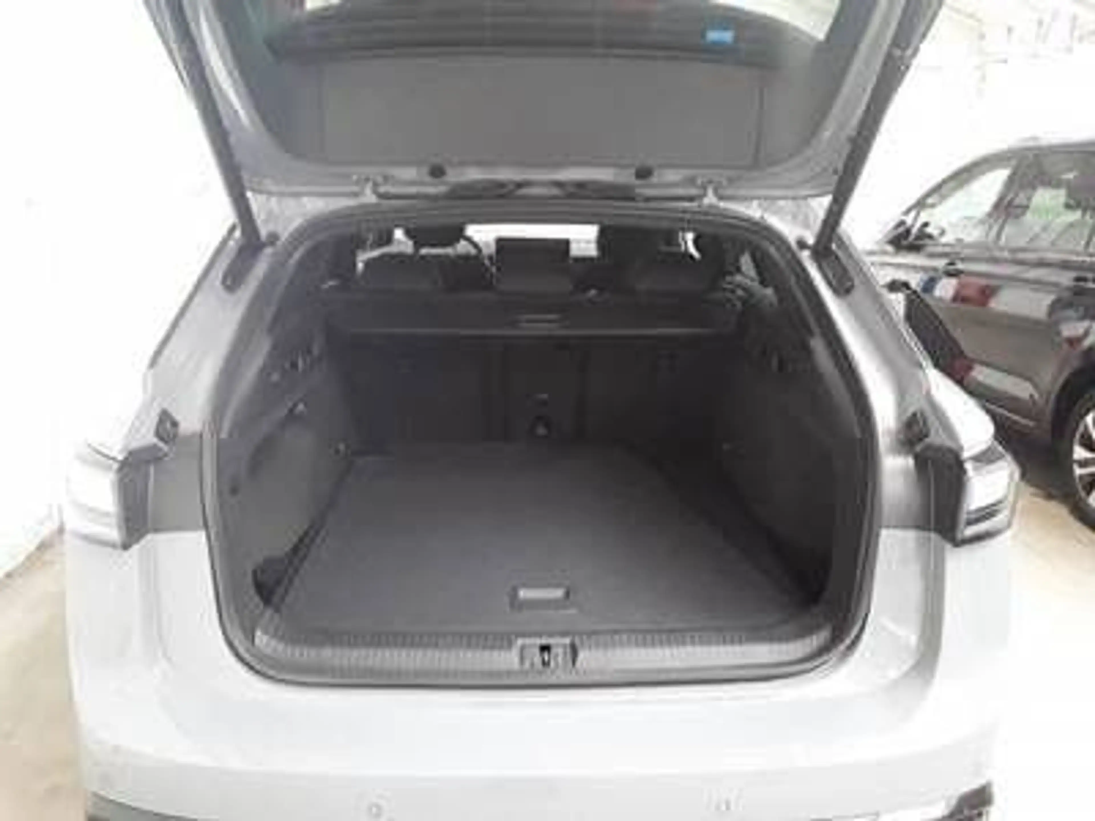 Volkswagen ID.7 Tourer Pro 82/77 kWh Kamera 360 Matrix W-Pu — photo 7