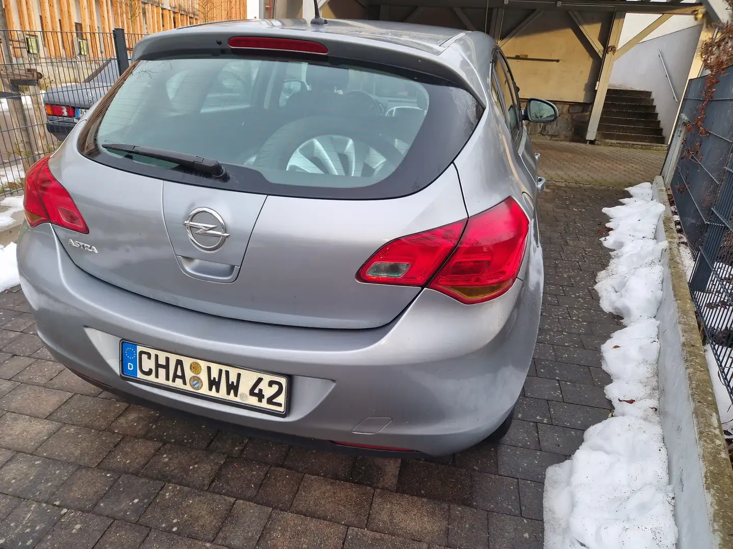 Opel Astra ASTRA J  Edition  1598ccm 85 KW Grau - 2