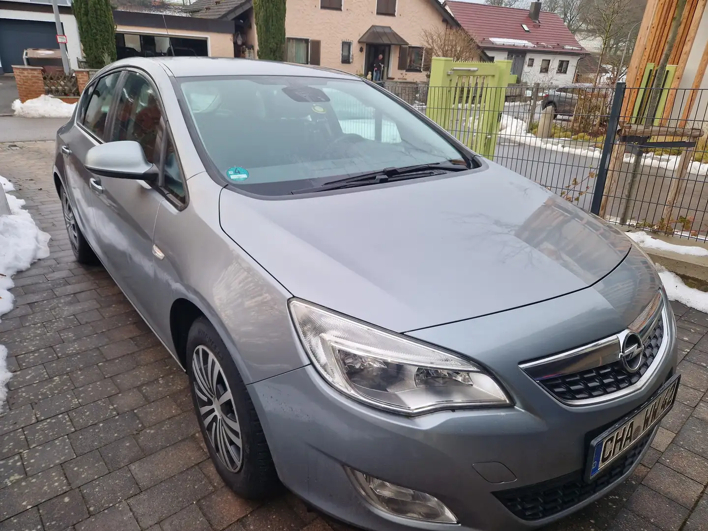 Opel Astra ASTRA J  Edition  1598ccm 85 KW Grau - 1