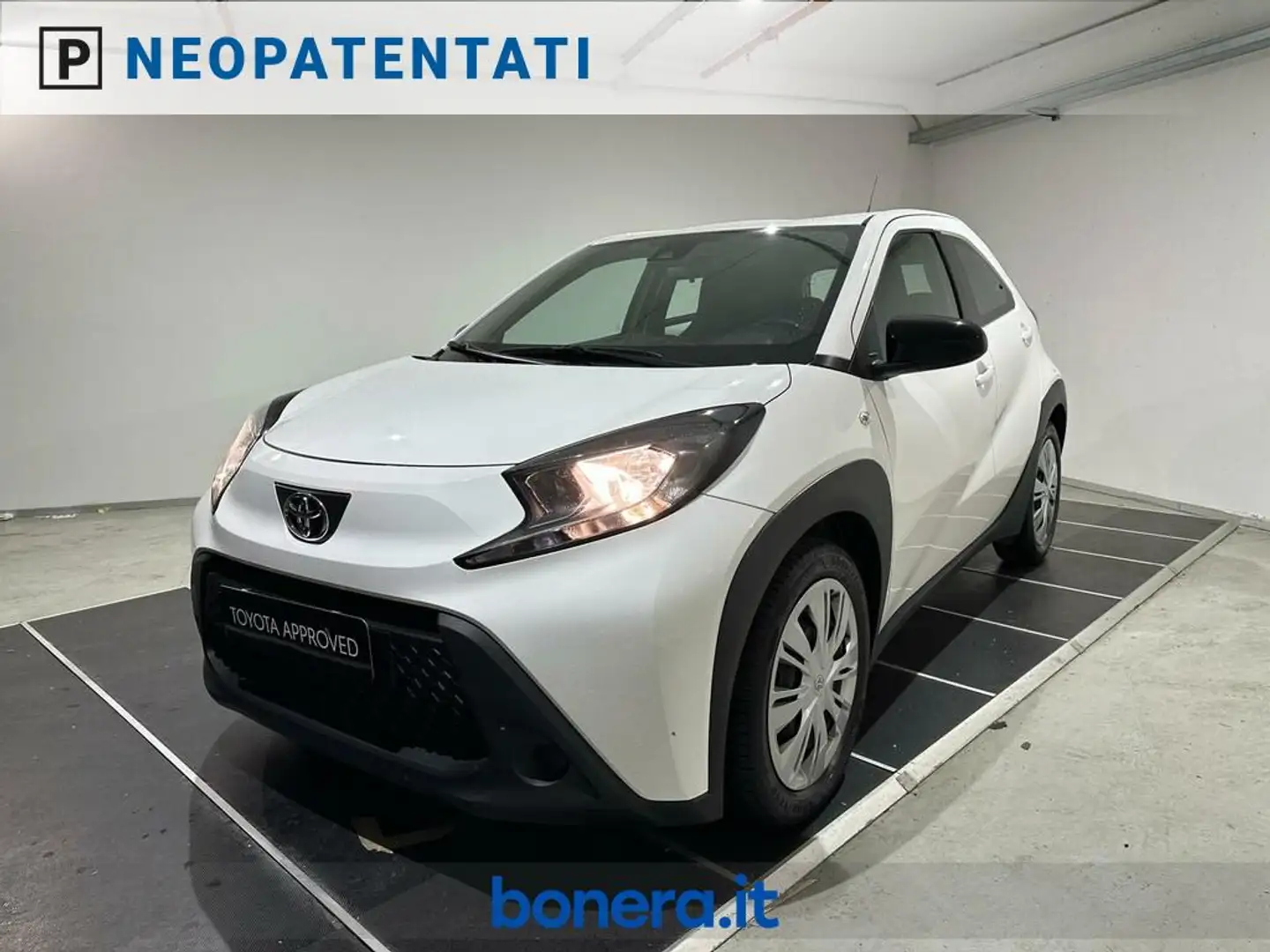 Toyota Aygo X 1.0 Active 72cv Bianco - 1